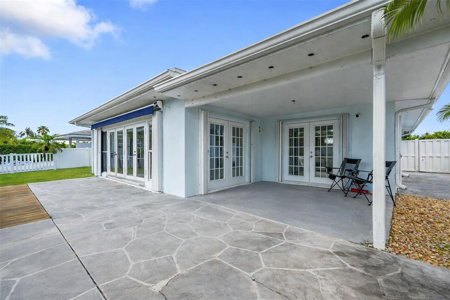 220 SE 10th Street, Pompano Beach