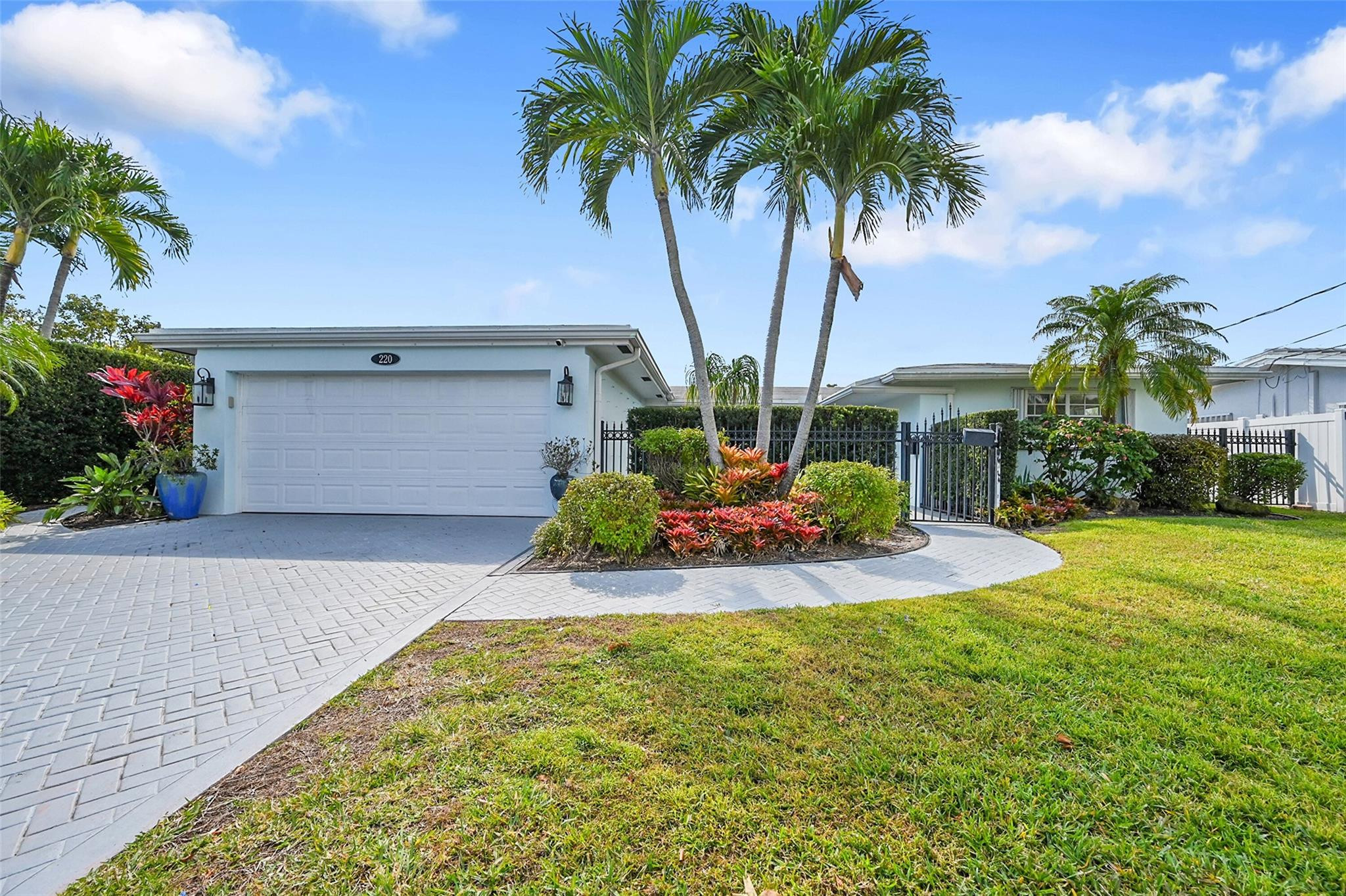 220 SE 10th Street, Pompano Beach