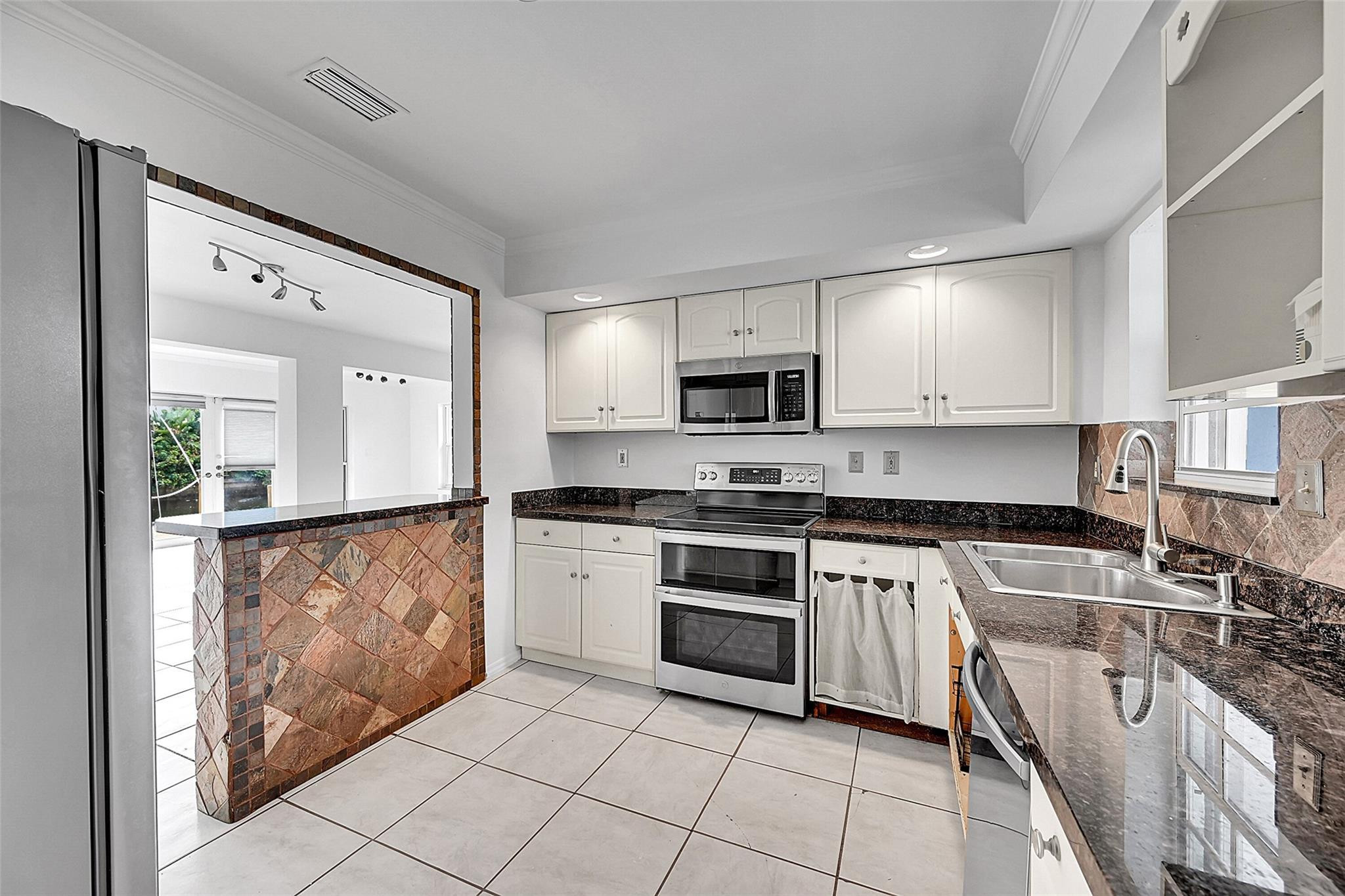 220 SE 10th Street, Pompano Beach