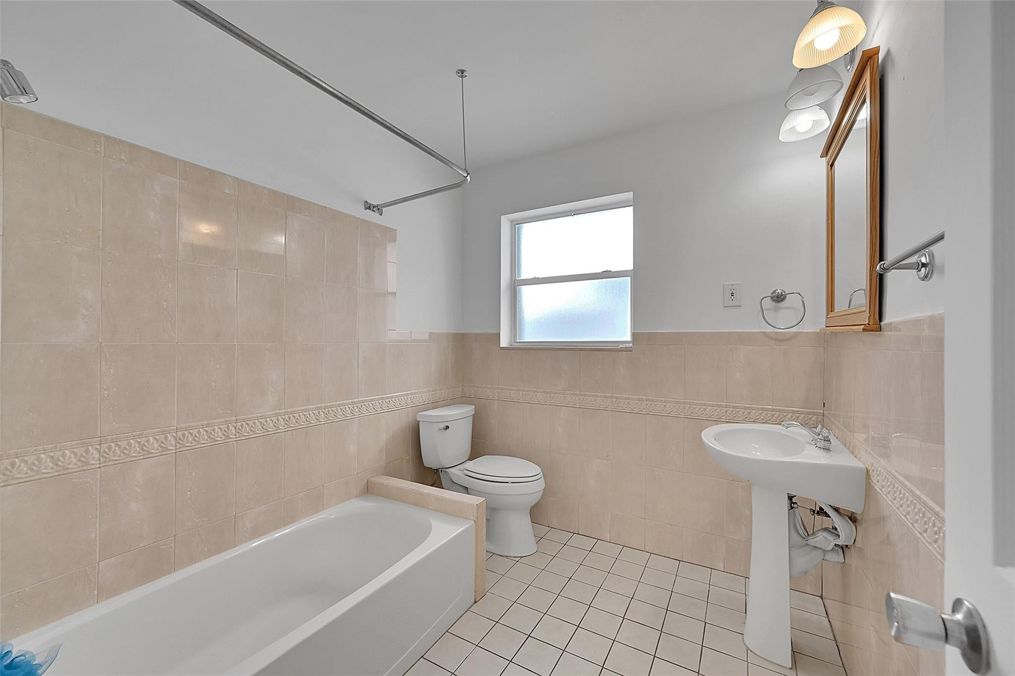 220 SE 10th Street, Pompano Beach