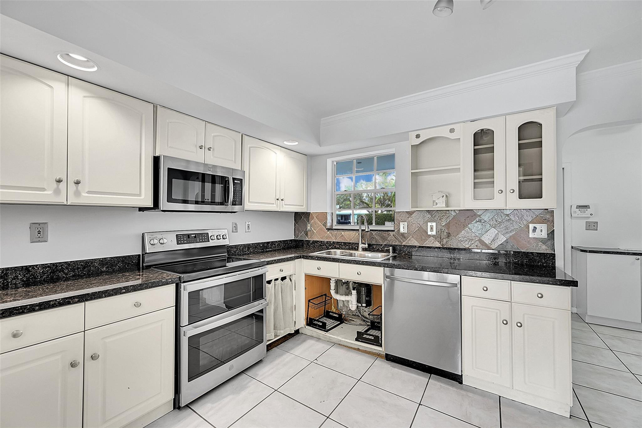 220 SE 10th Street, Pompano Beach