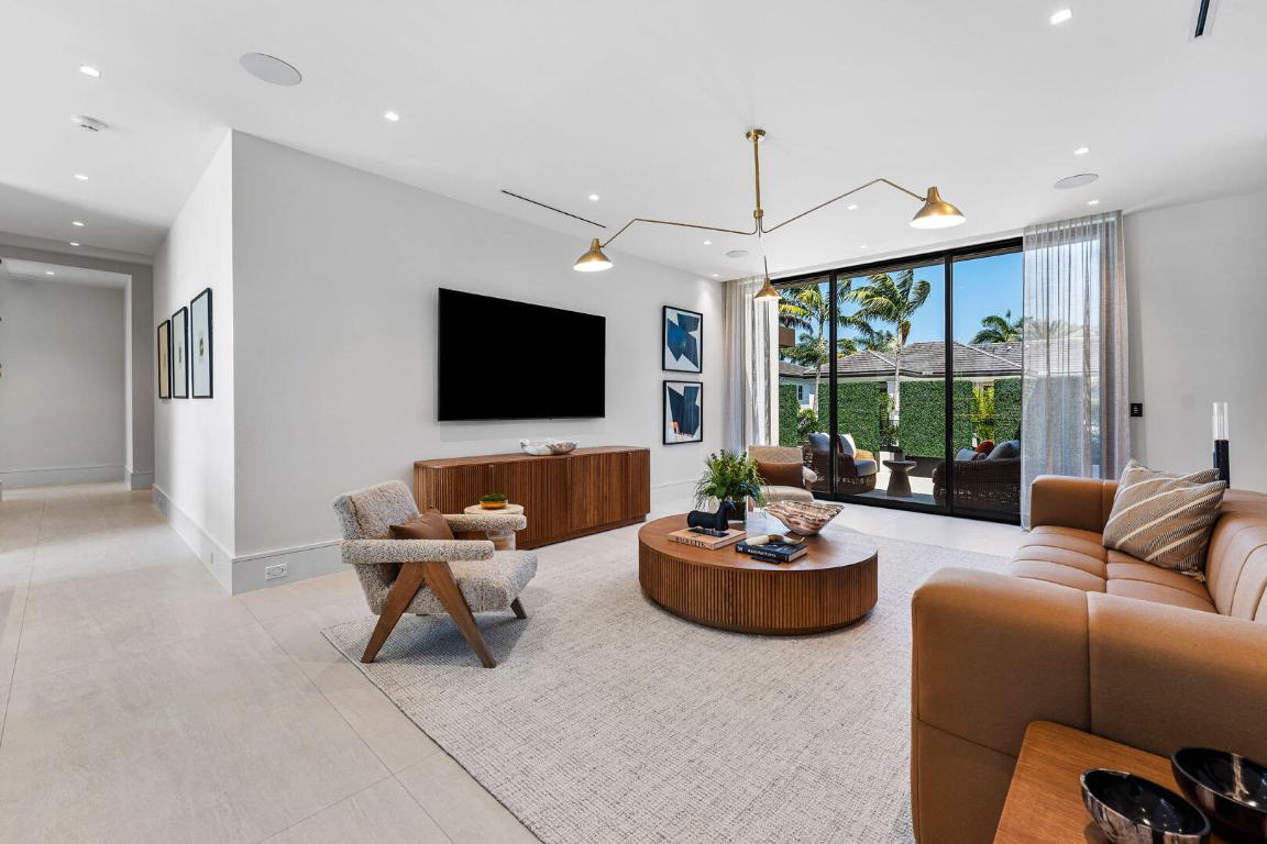 2172 W Maya Palm Drive