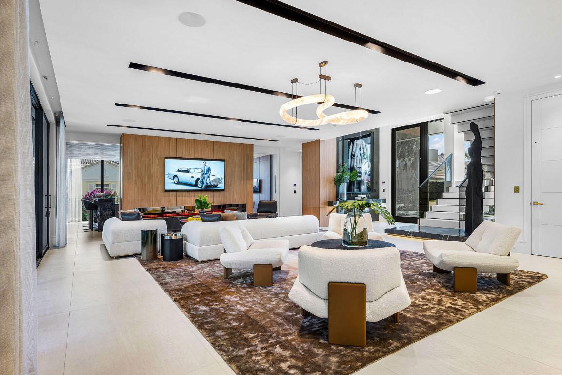 2172 W Maya Palm Drive