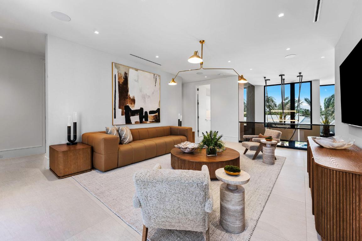 2172 W Maya Palm Drive