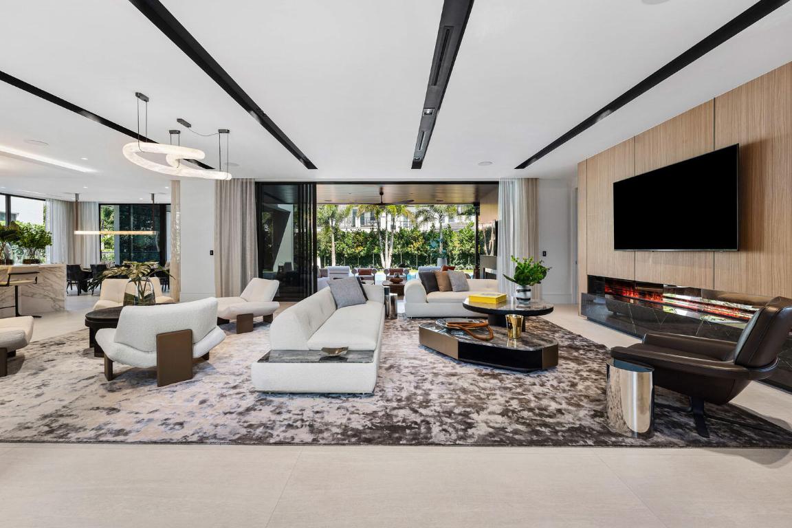 2172 W Maya Palm Drive