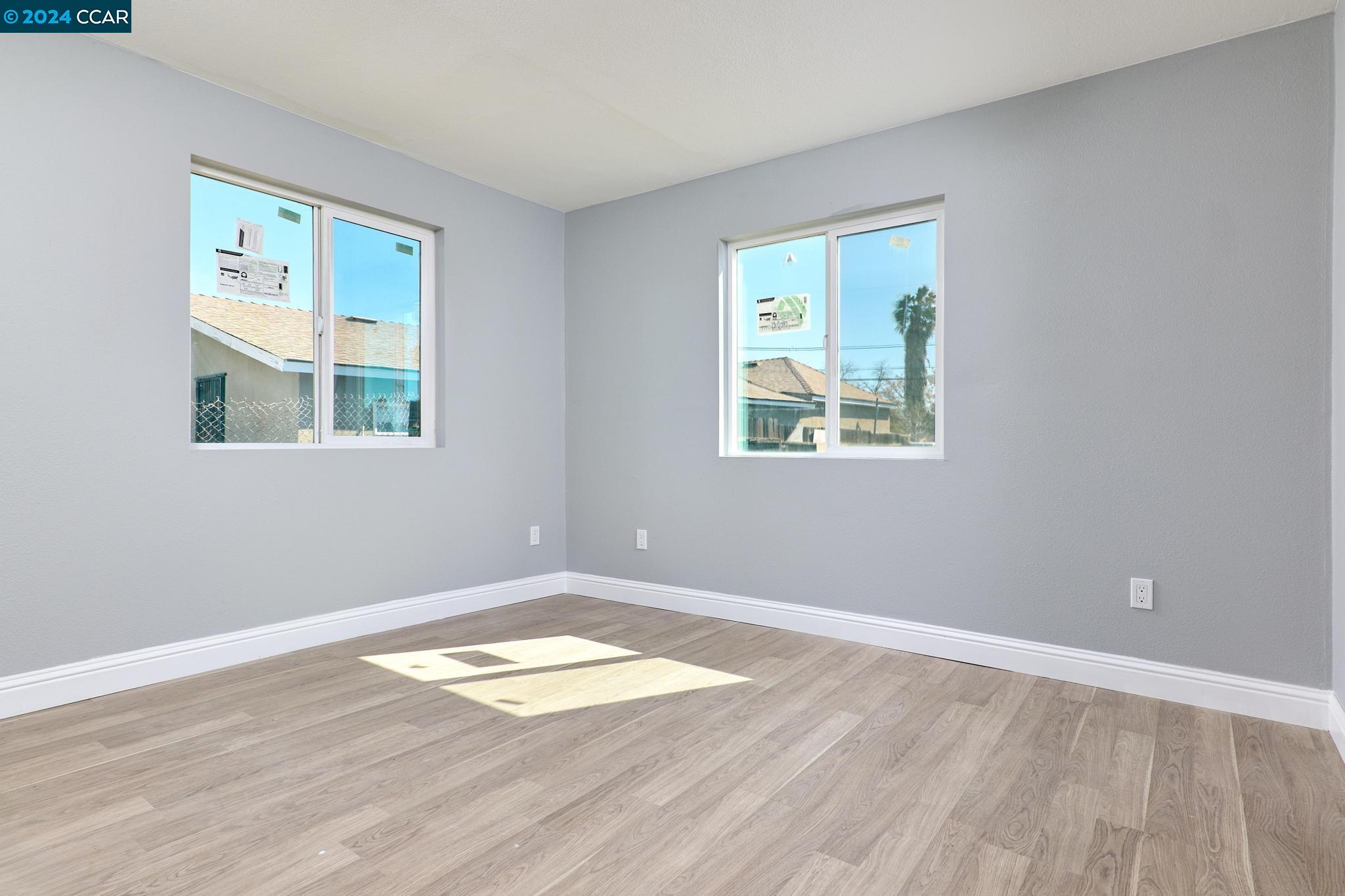 160 Sunrise Dr