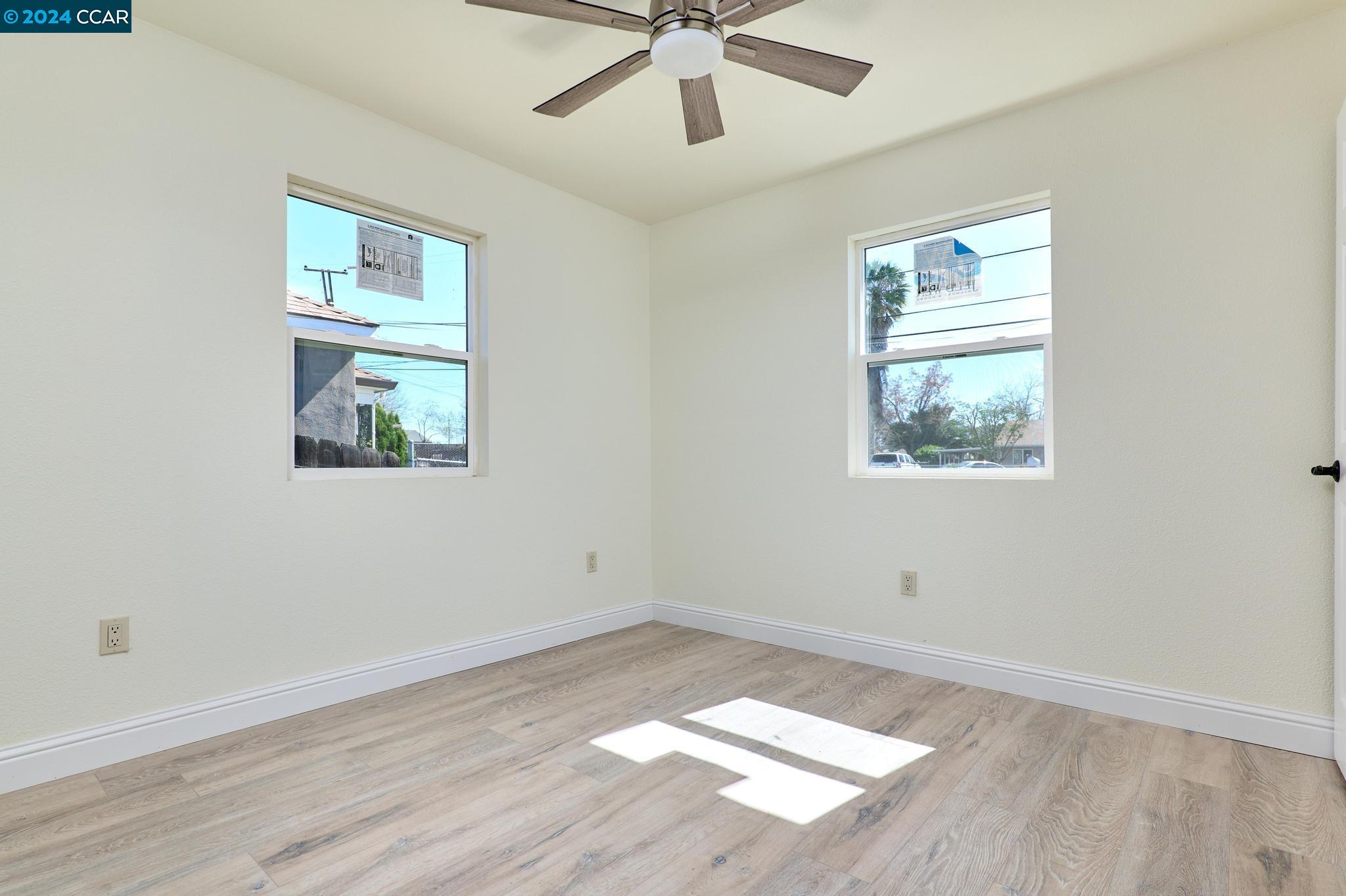160 Sunrise Dr