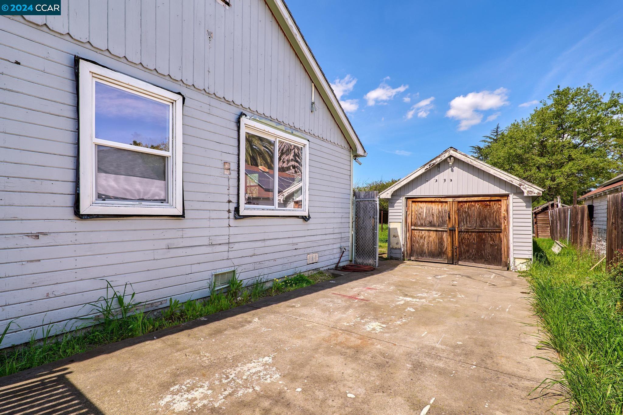 3631 Walnut Ave