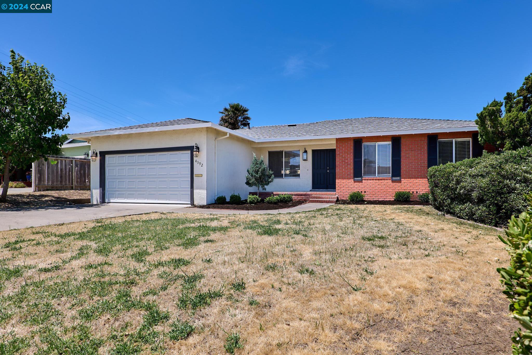 4392 Hillview Dr