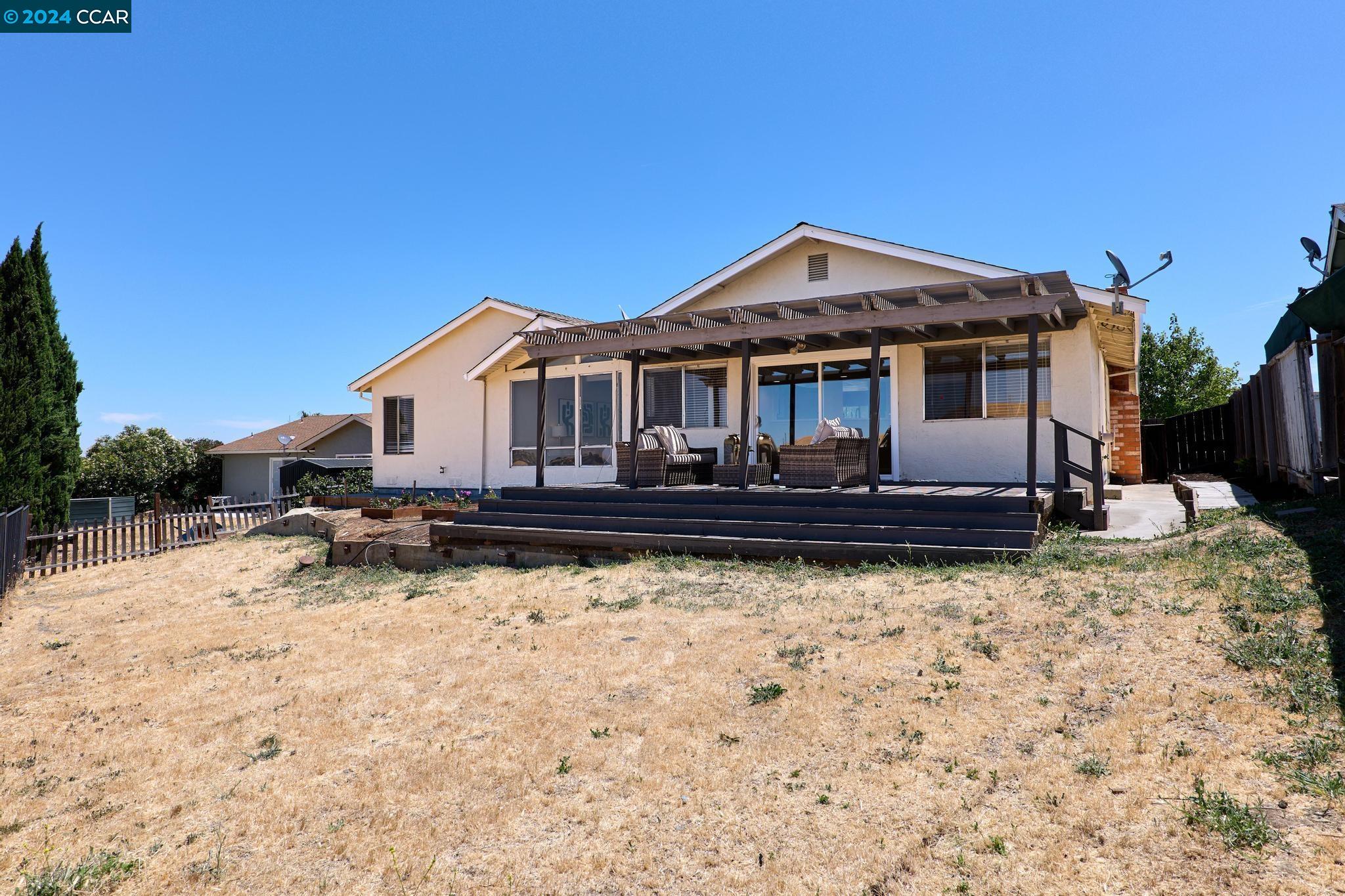 4392 Hillview Dr