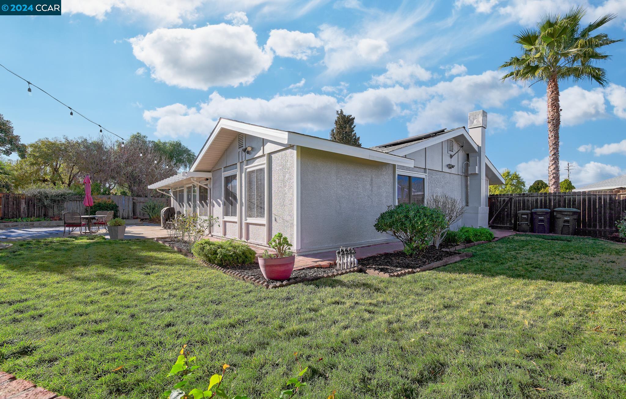 23 Rossmoor Ct