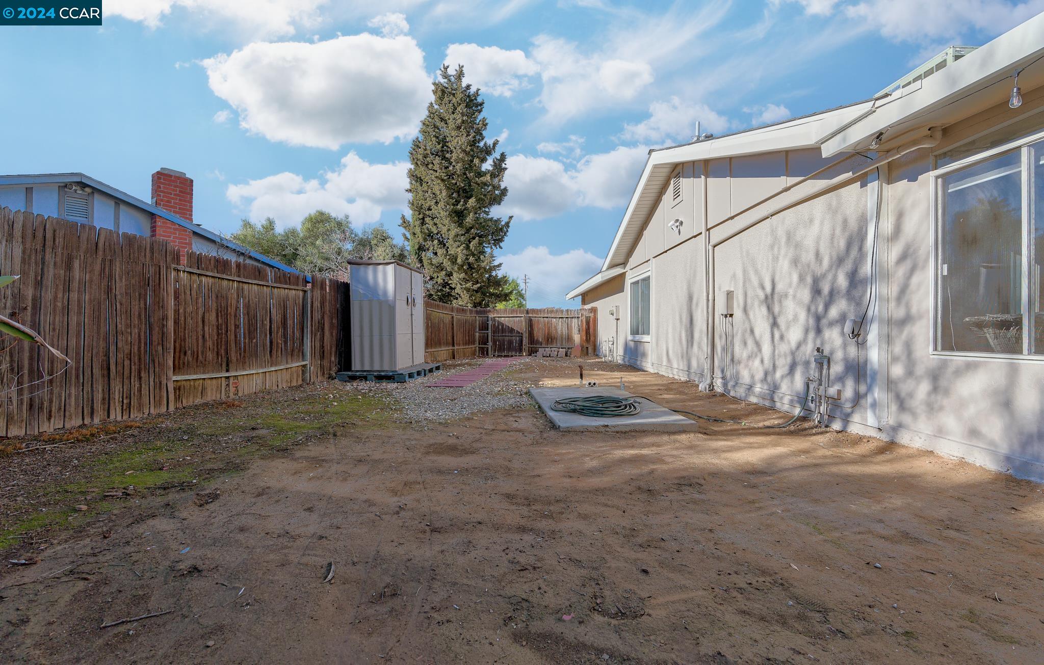 23 Rossmoor Ct