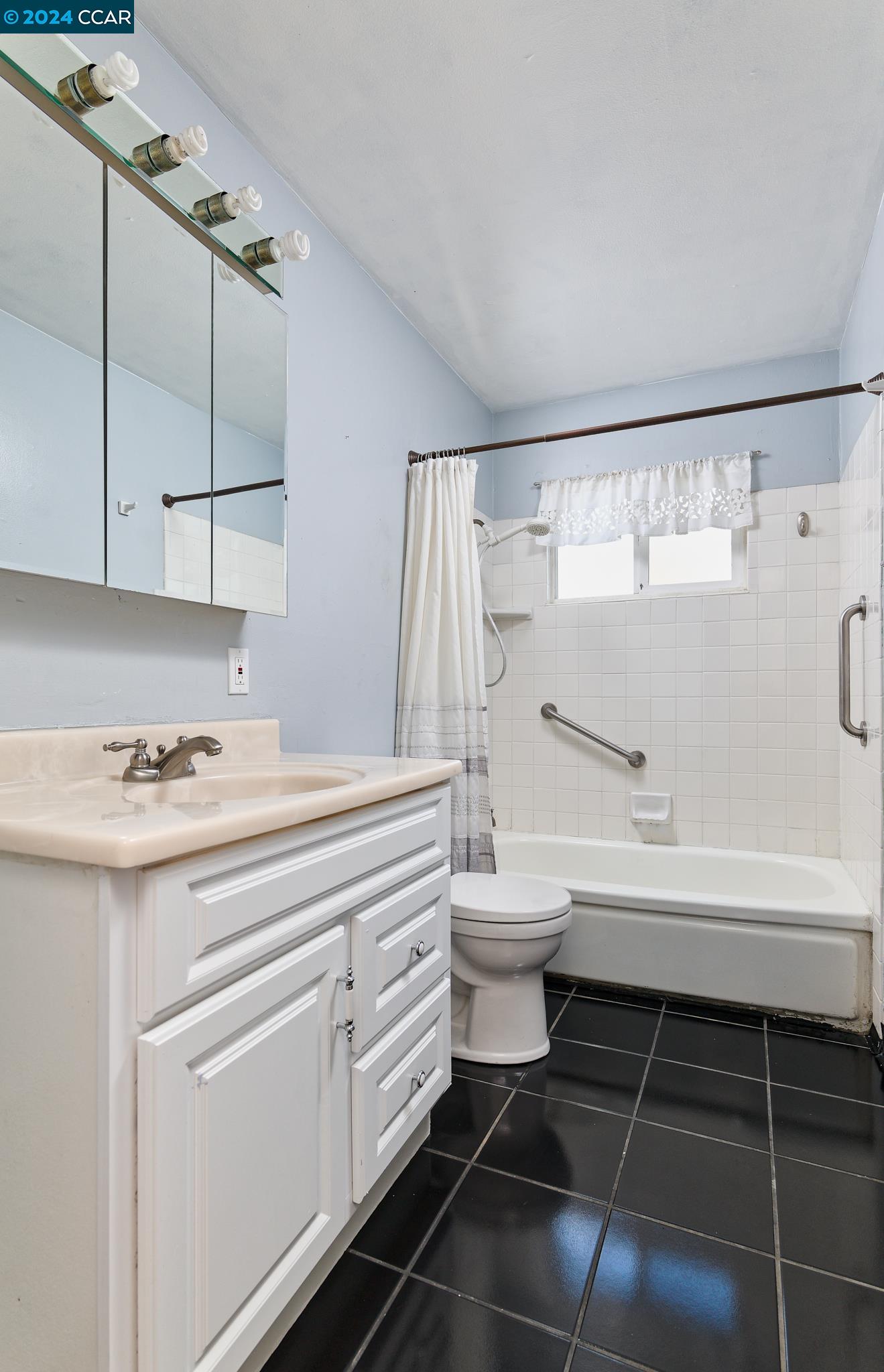 5182 La Corte Bonita