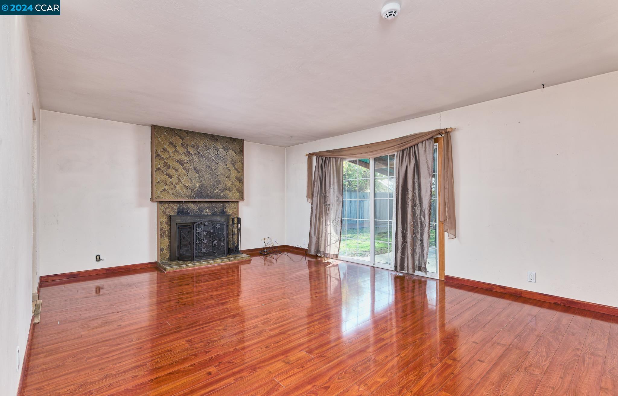 5182 La Corte Bonita