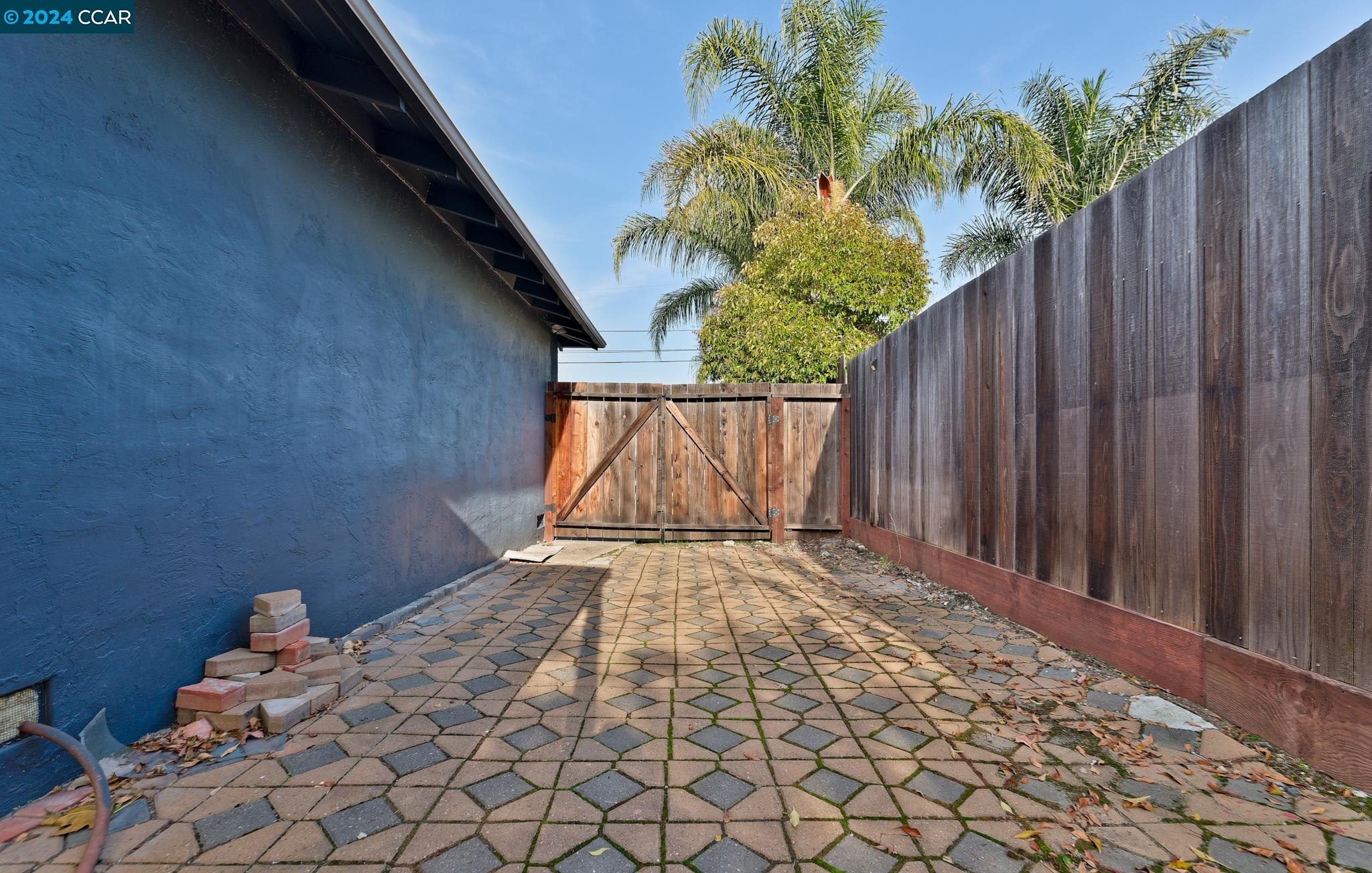 5182 La Corte Bonita