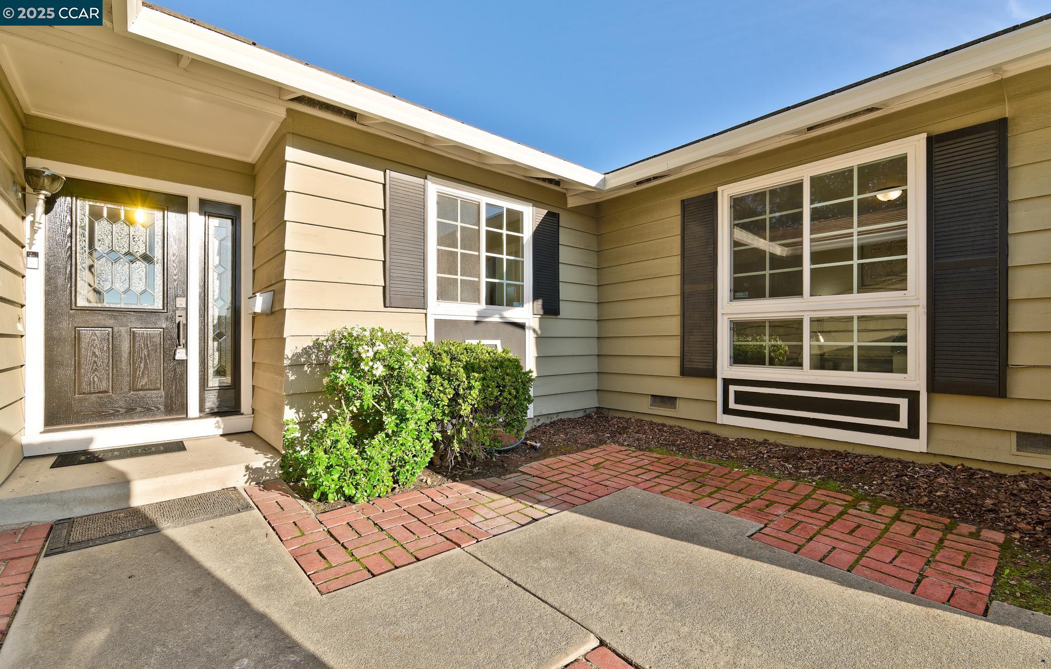 860 Niagara Ct
