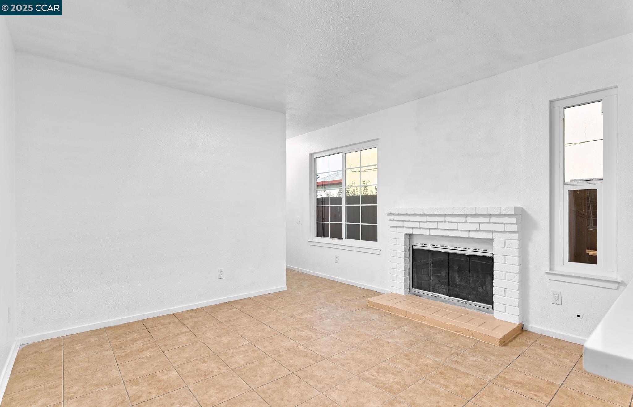 2119 Meadowlark Ln