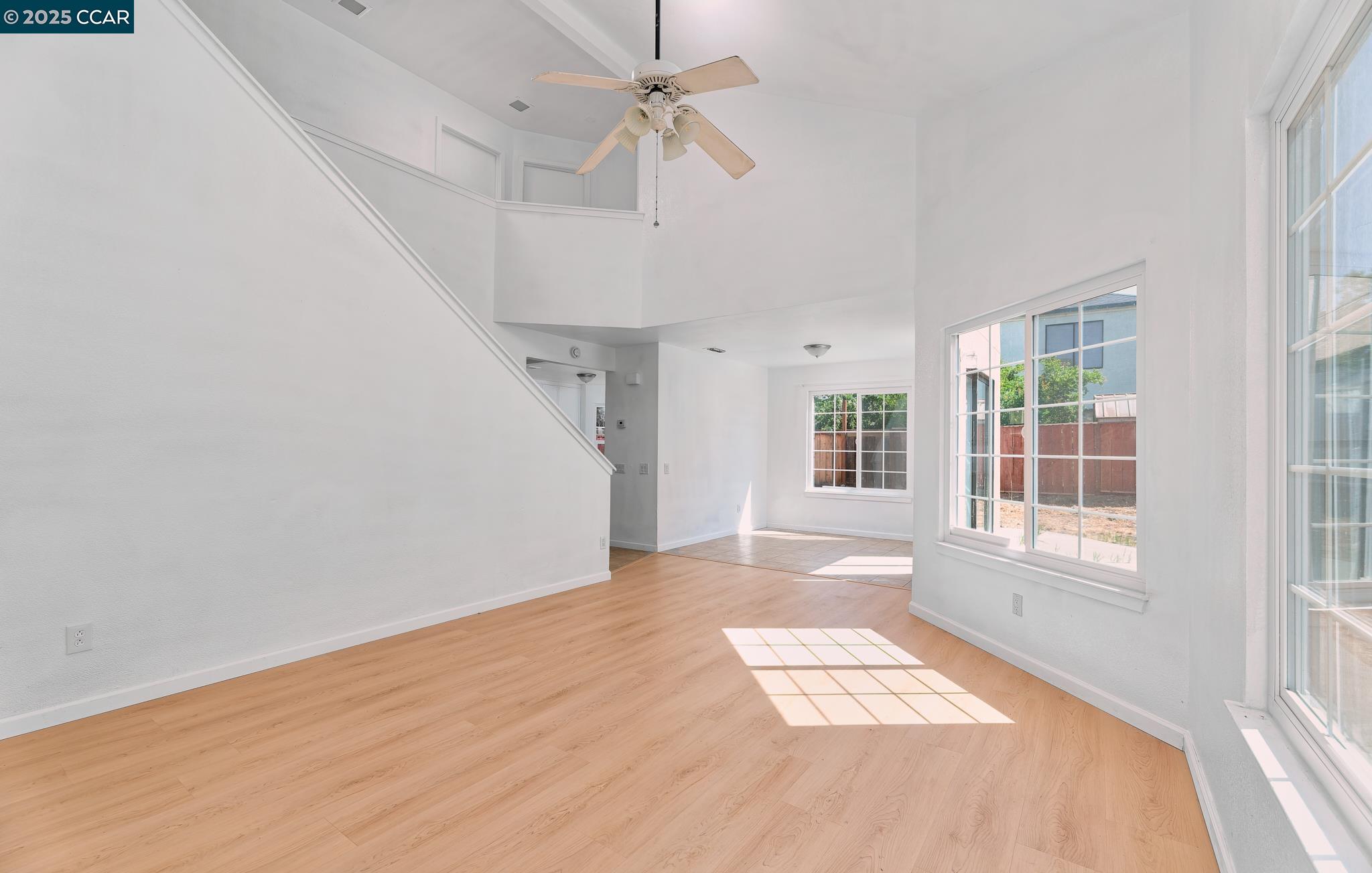 2119 Meadowlark Ln