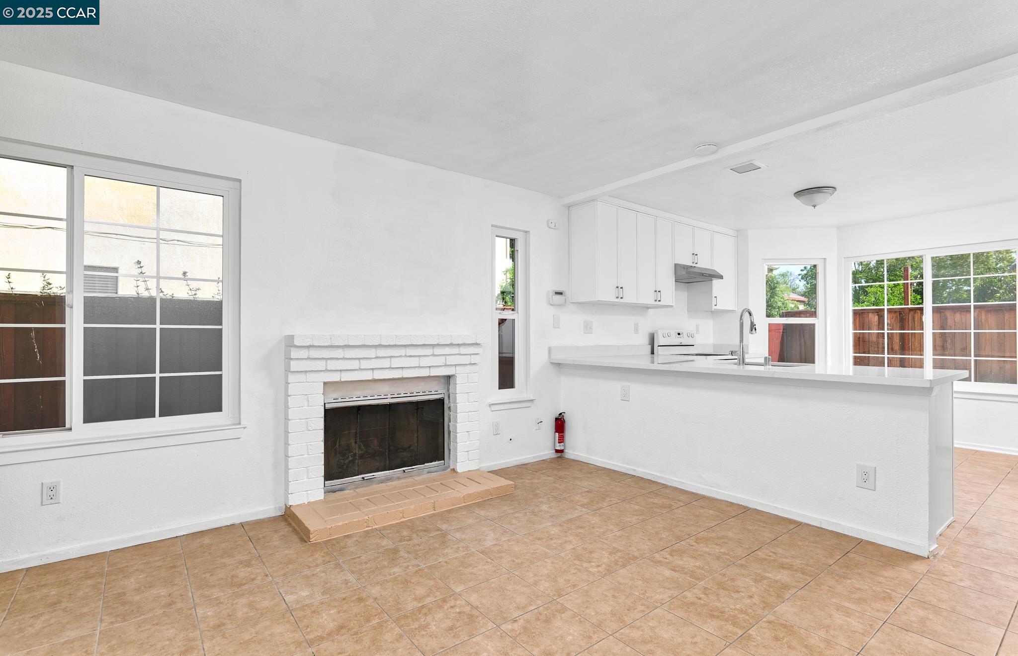 2119 Meadowlark Ln