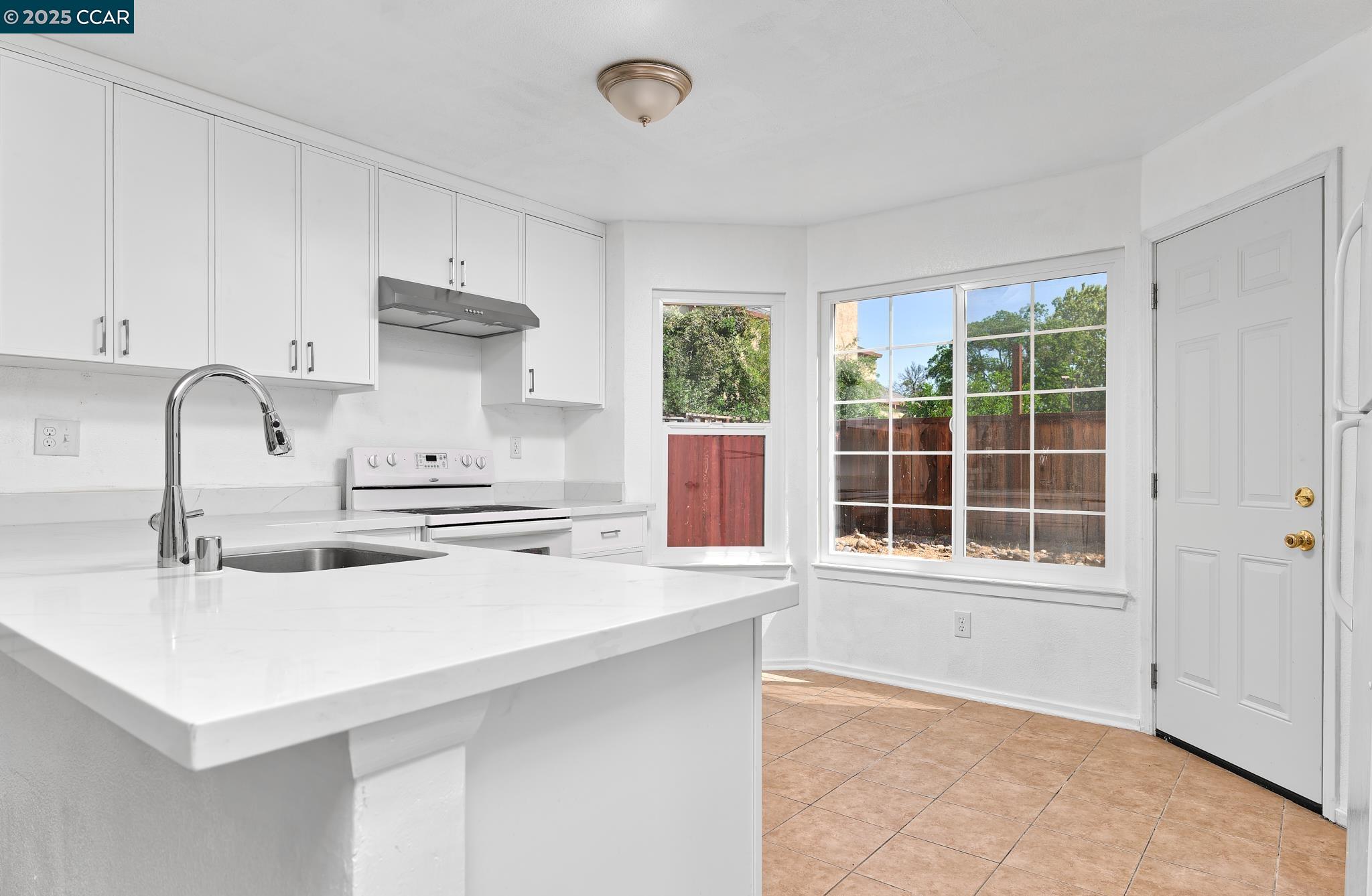 2119 Meadowlark Ln