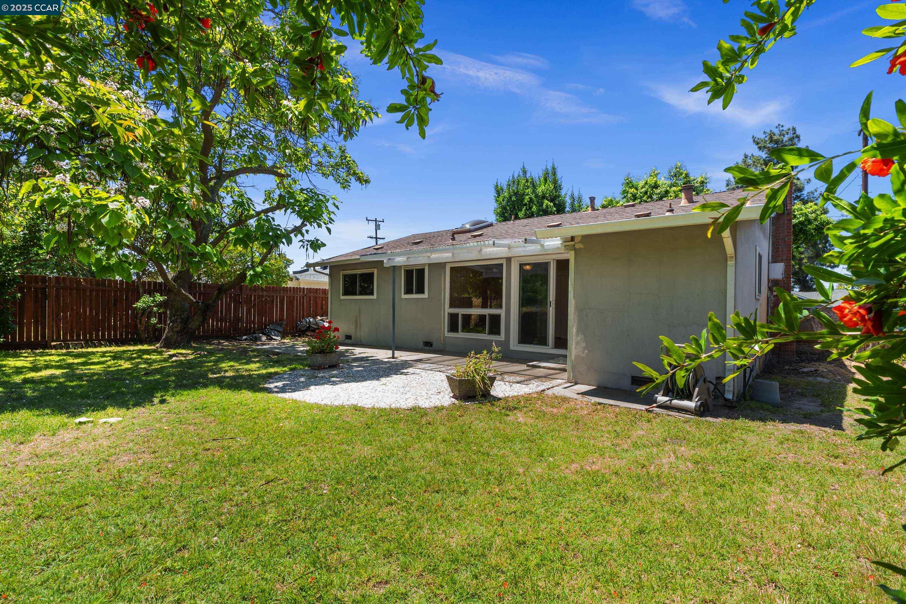 889 Santa Cruz Dr