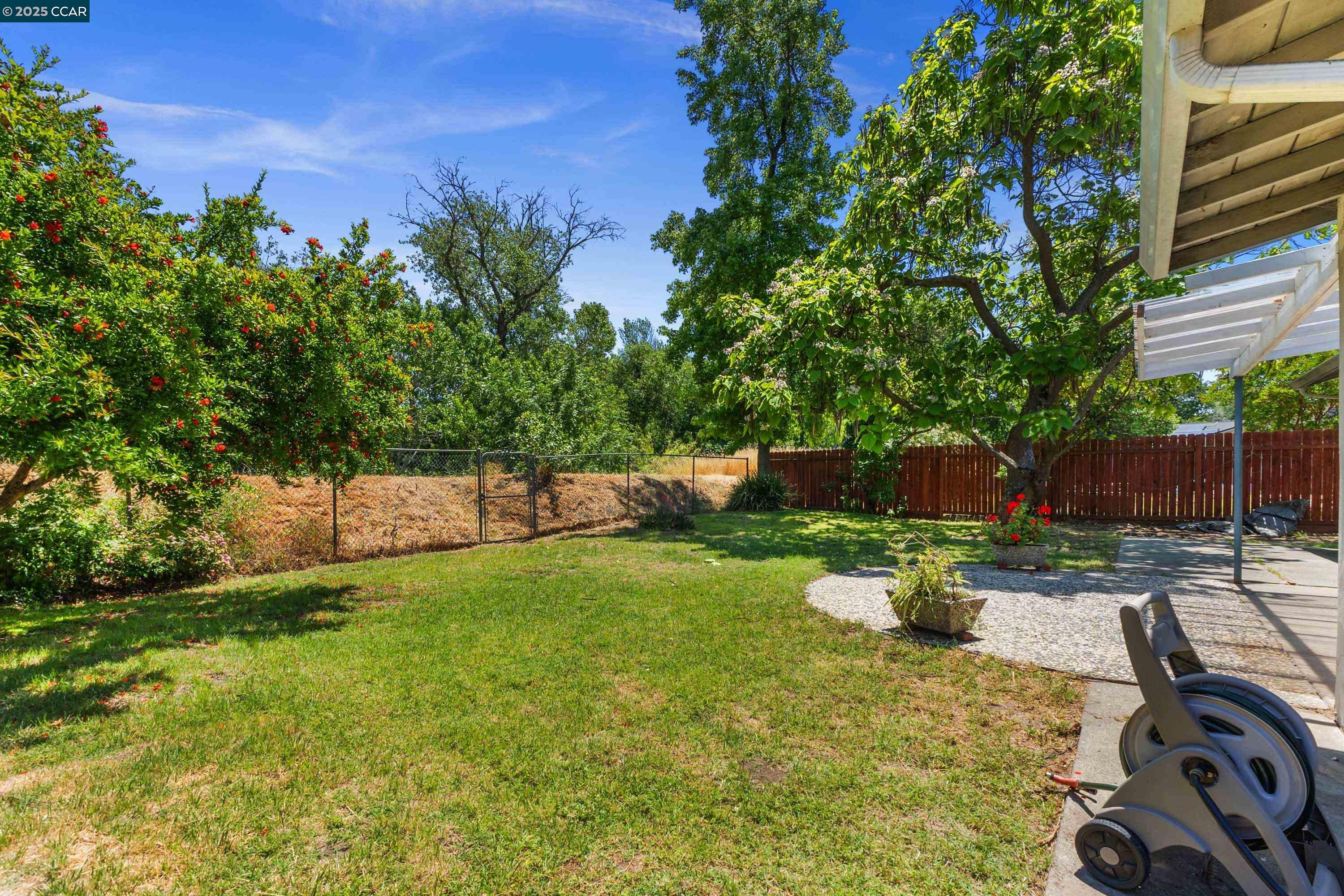 889 Santa Cruz Dr