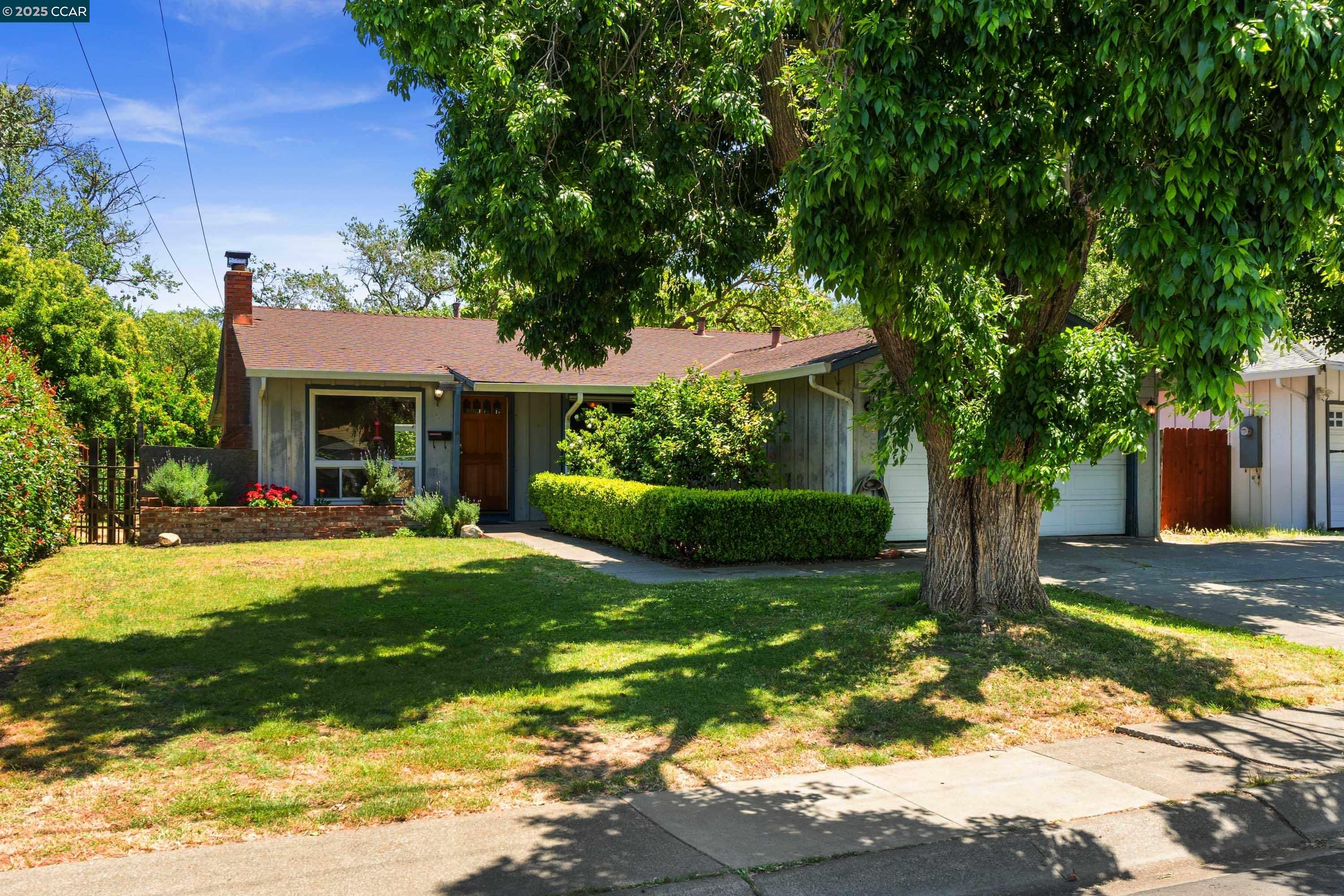 889 Santa Cruz Dr