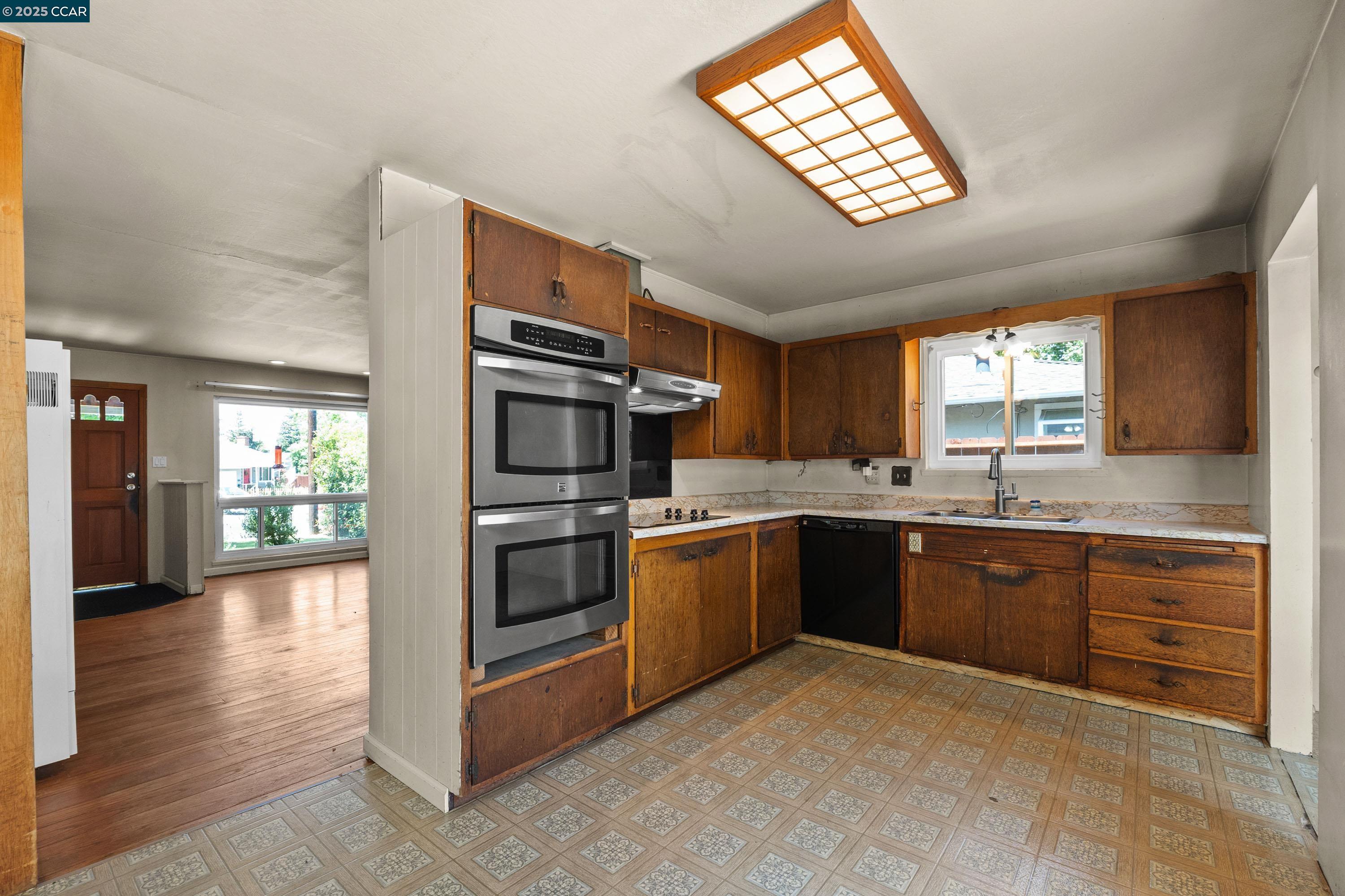 889 Santa Cruz Dr