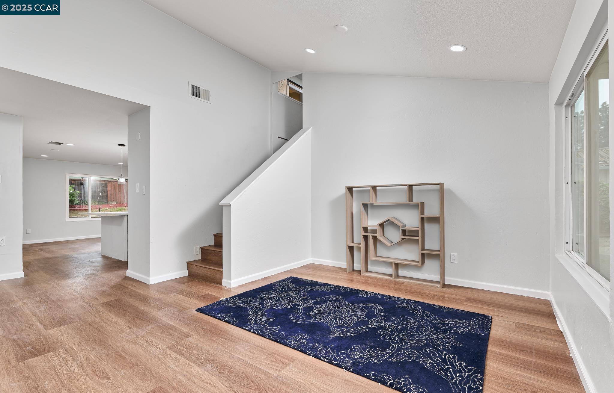 2248 Hamlin Dr