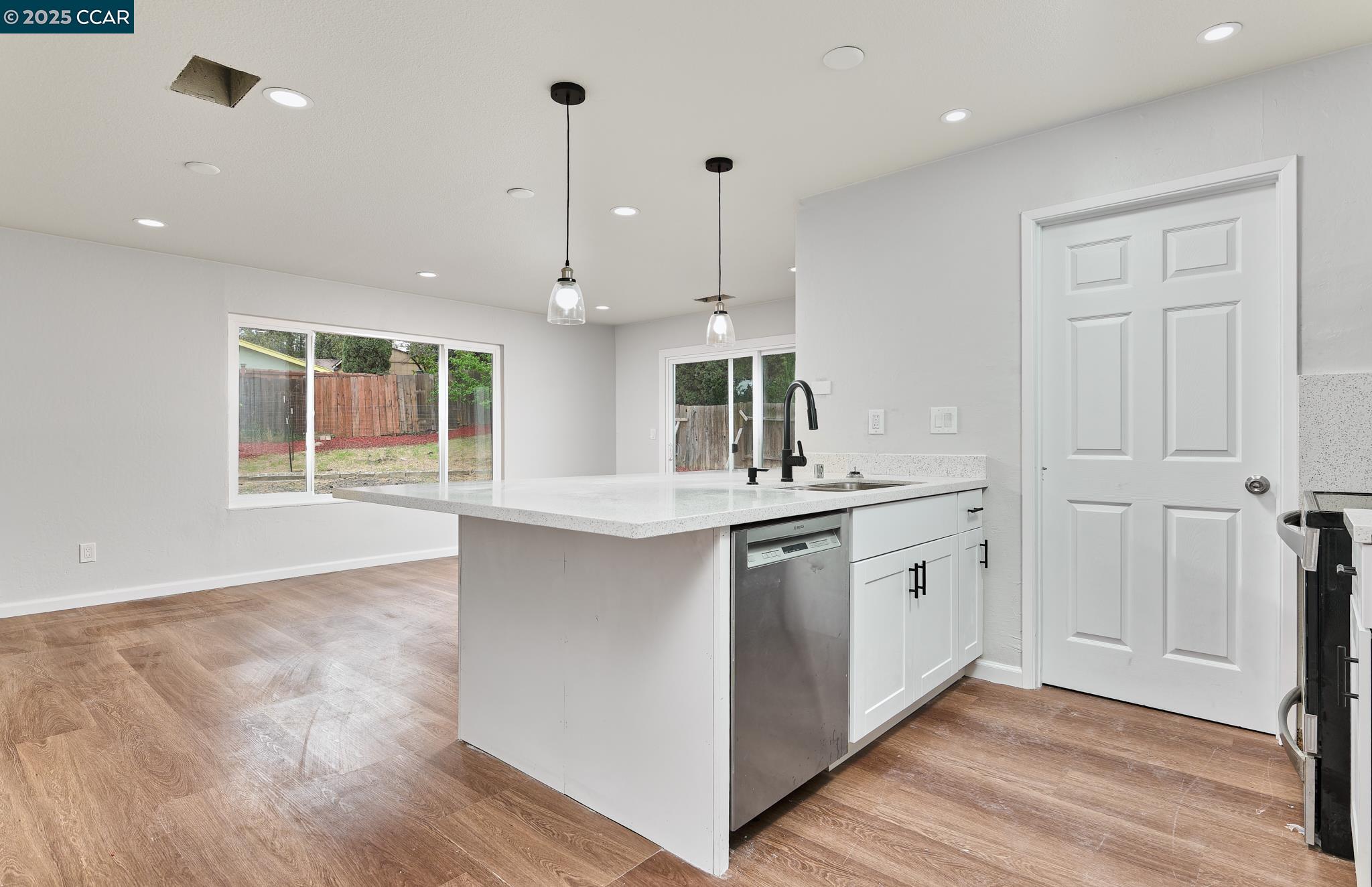 2248 Hamlin Dr