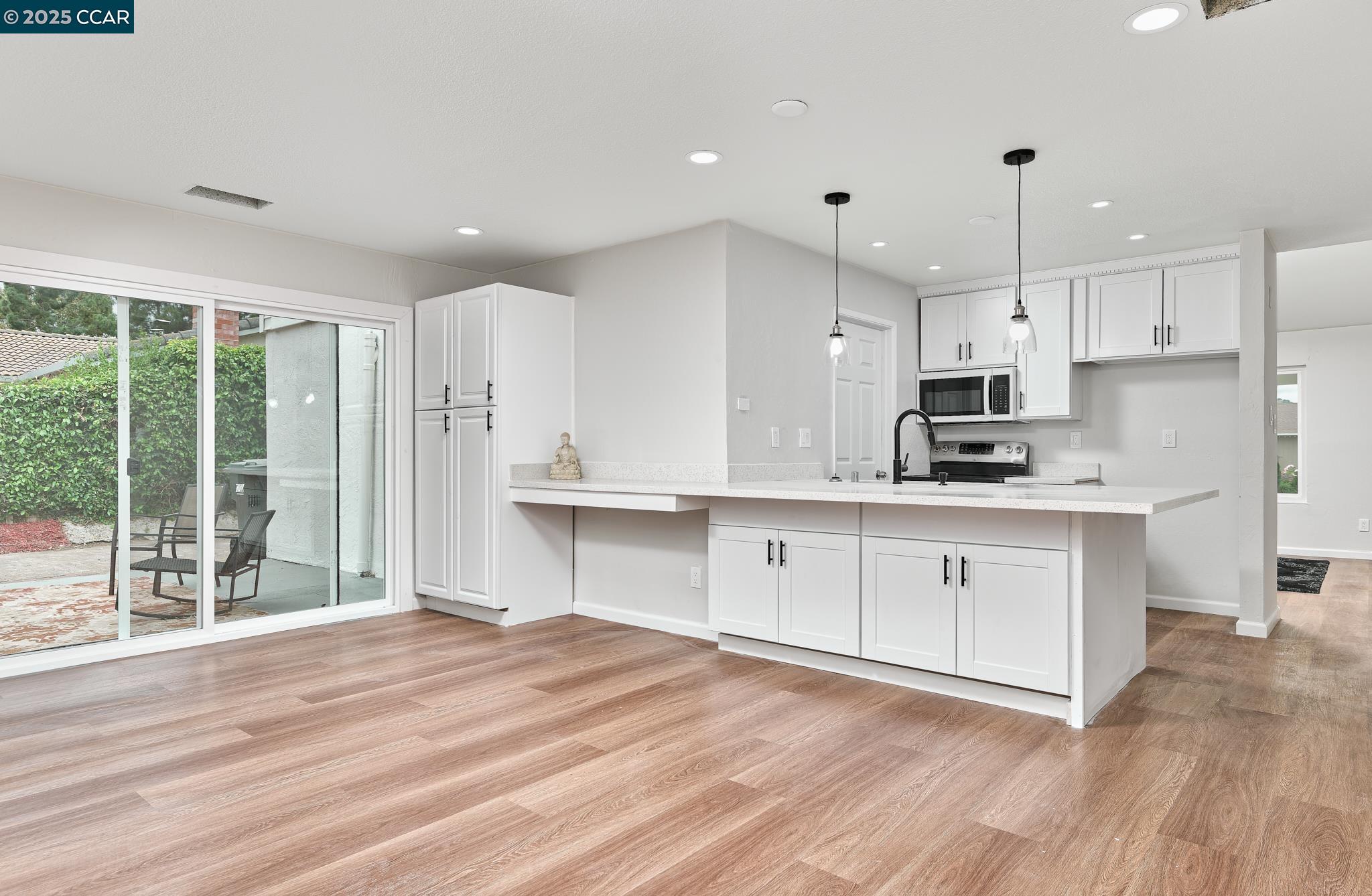 2248 Hamlin Dr