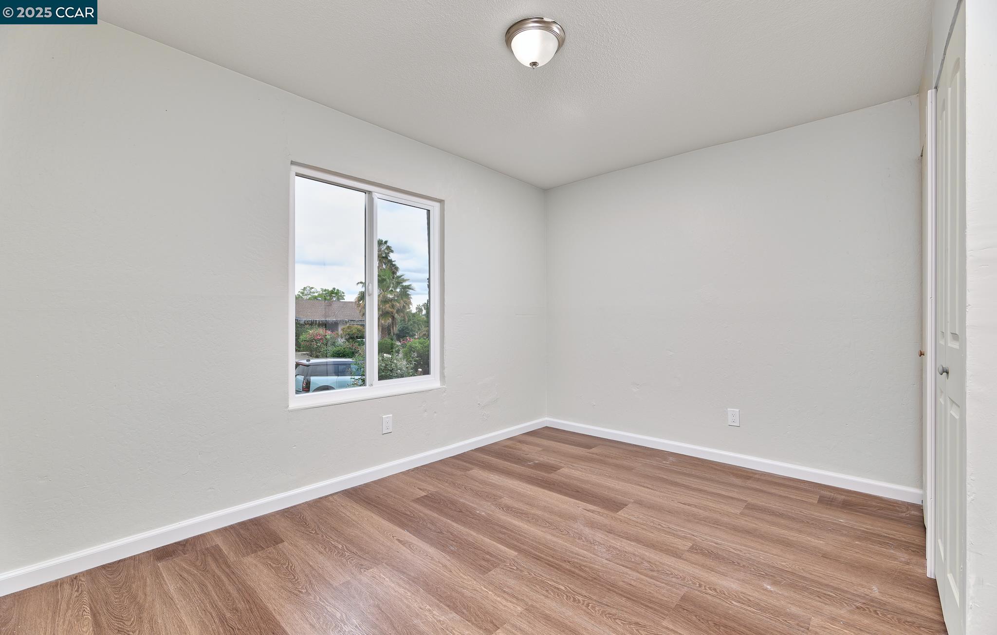 2248 Hamlin Dr