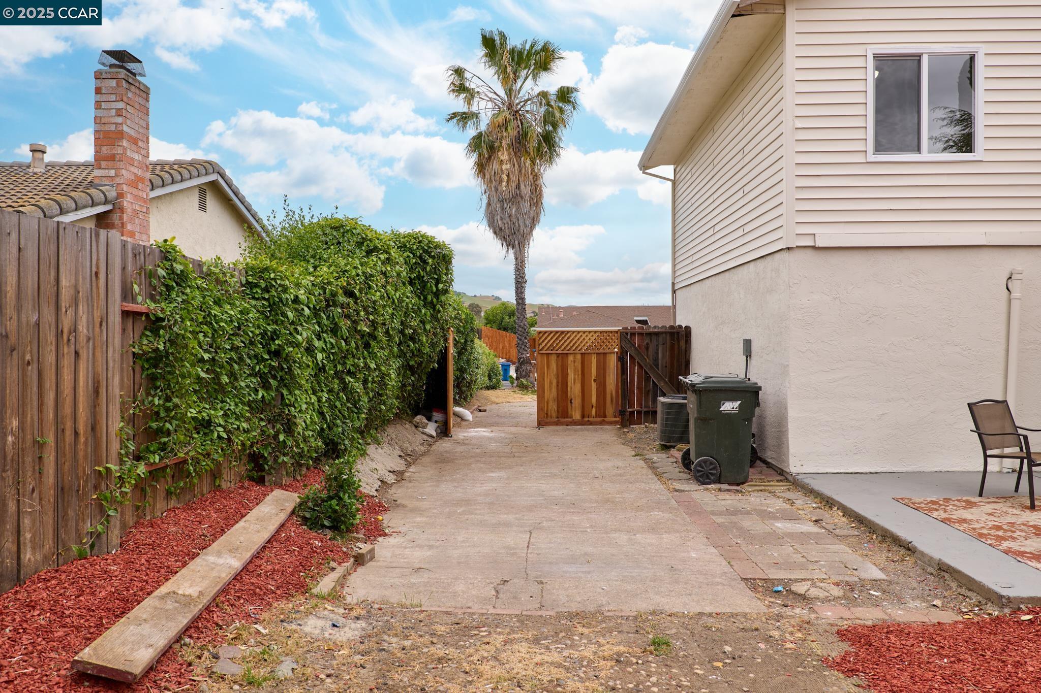 2248 Hamlin Dr
