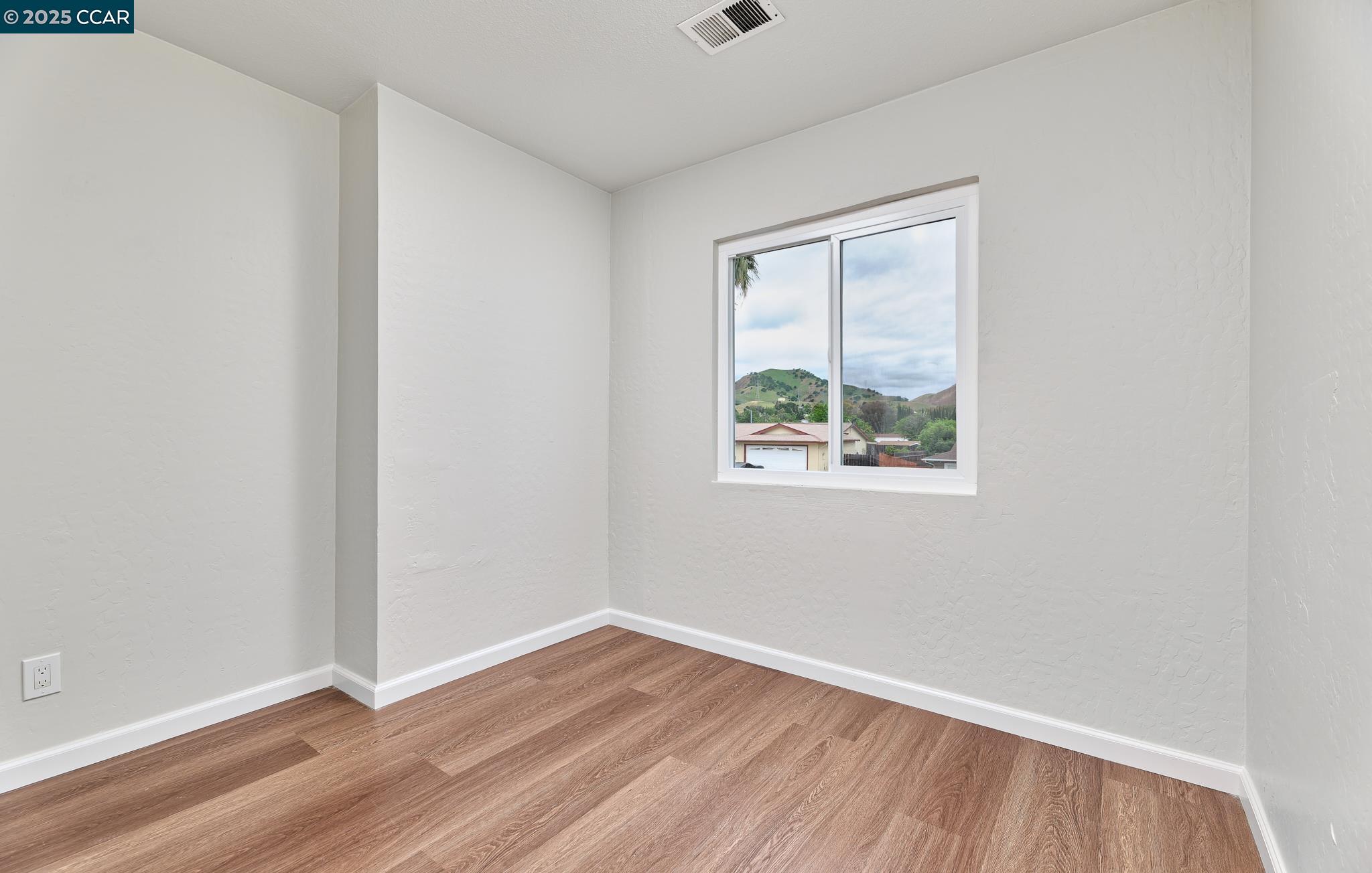 2248 Hamlin Dr