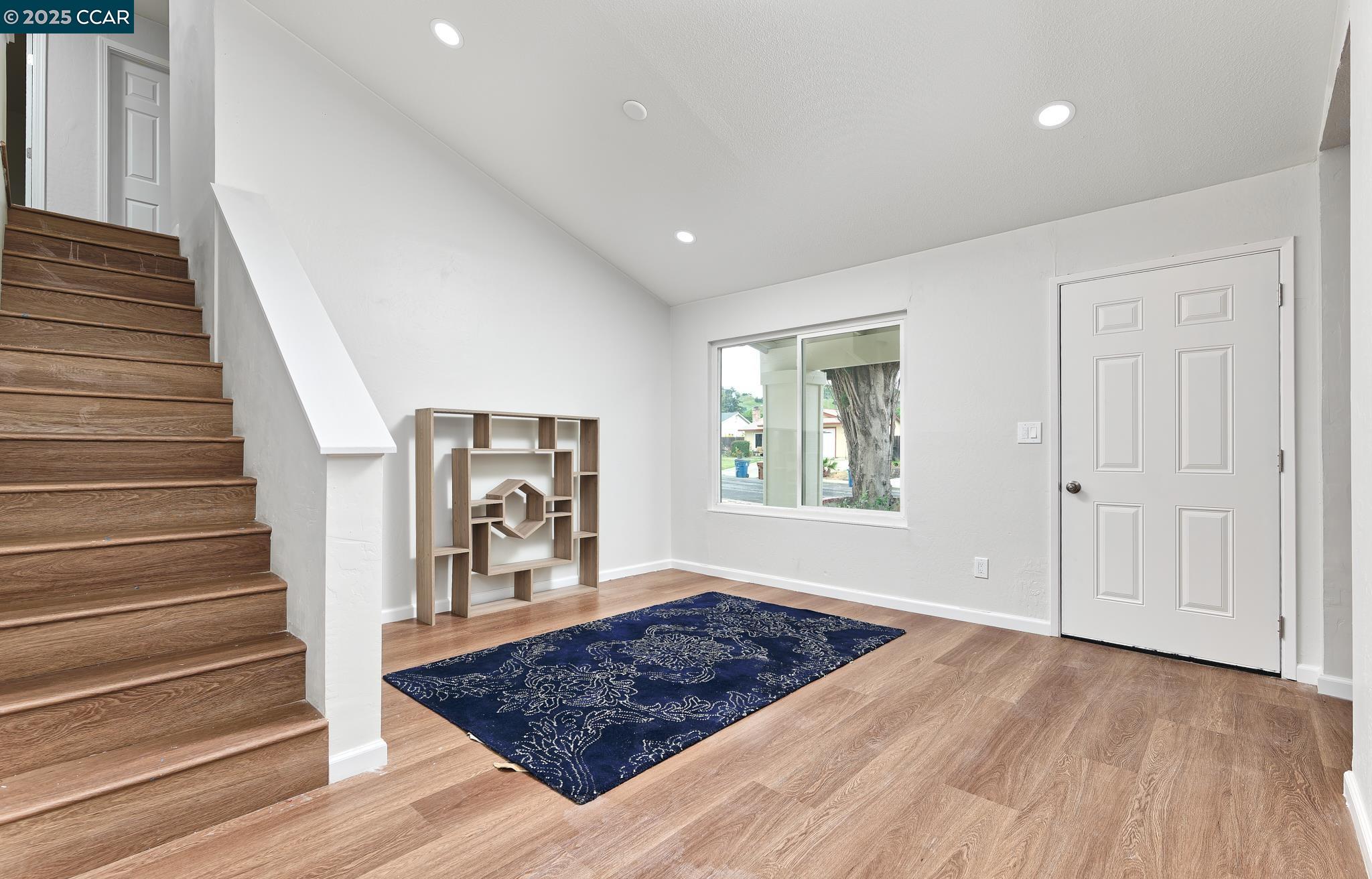 2248 Hamlin Dr