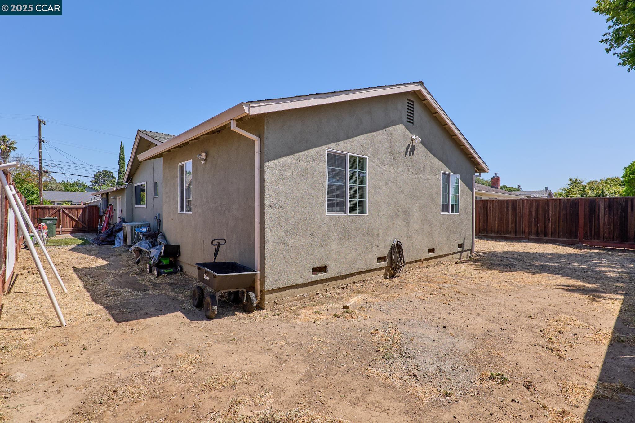 3586 Hillsborough Dr