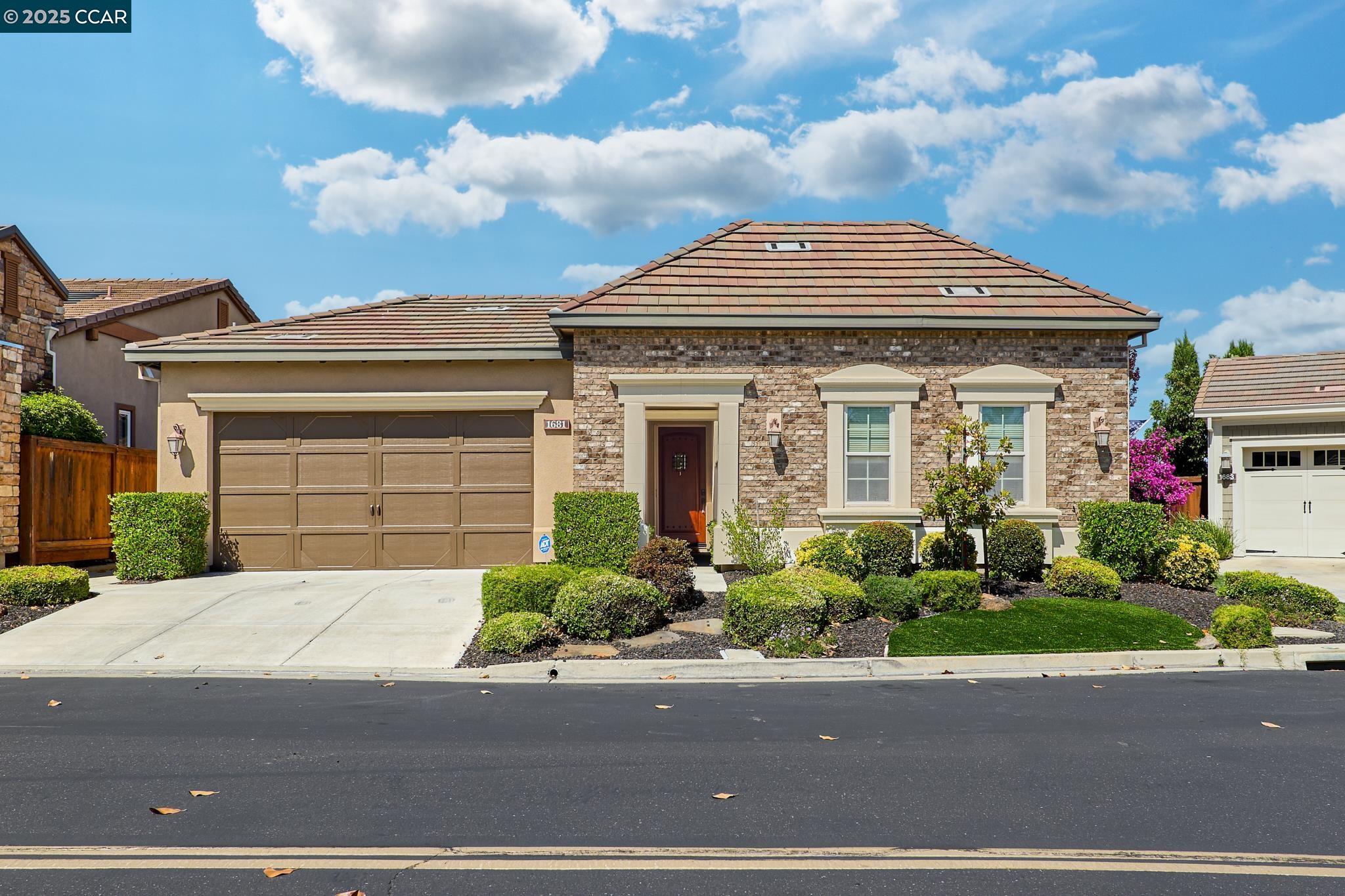 1681 Gamay Ln