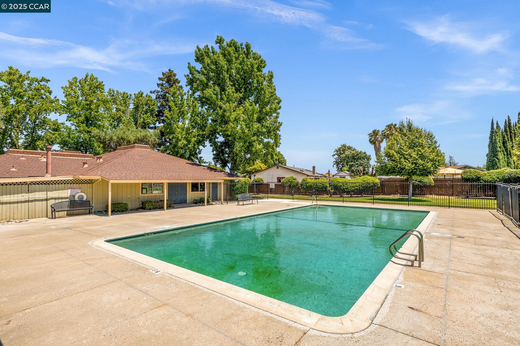 5 Meadowbrook Ave