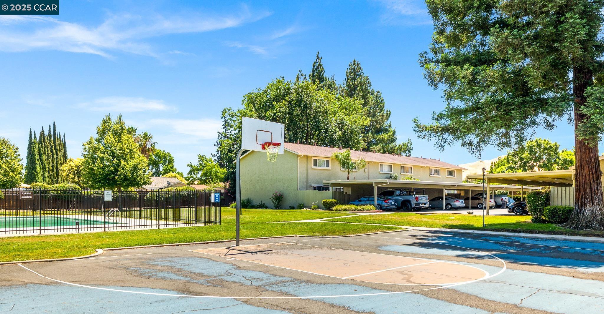 5 Meadowbrook Ave