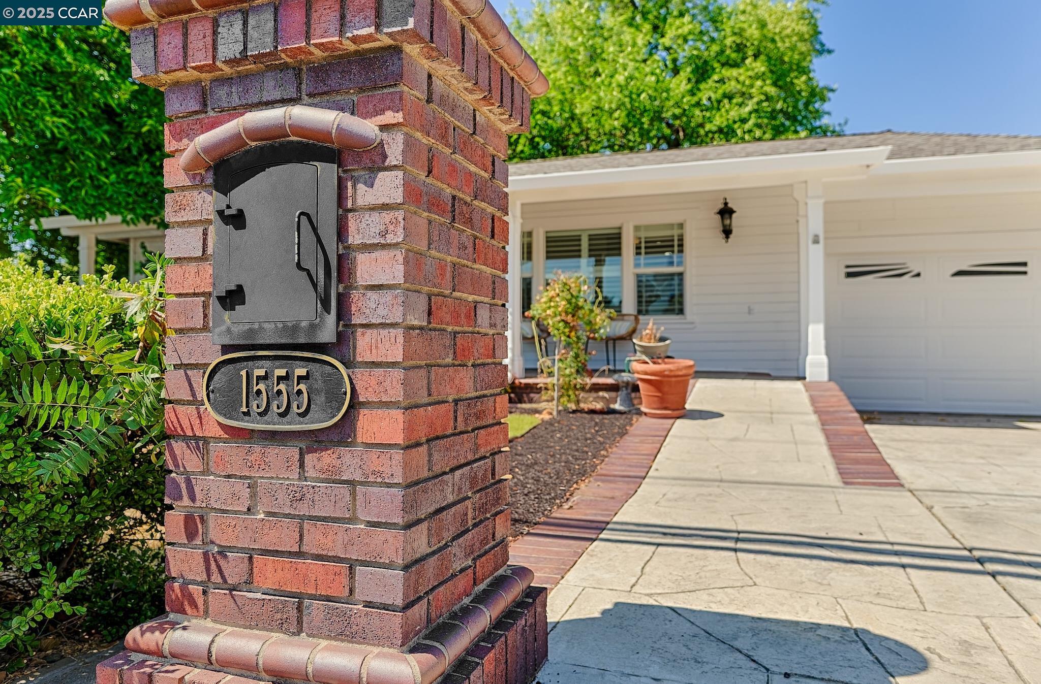 1555 Ayers Rd