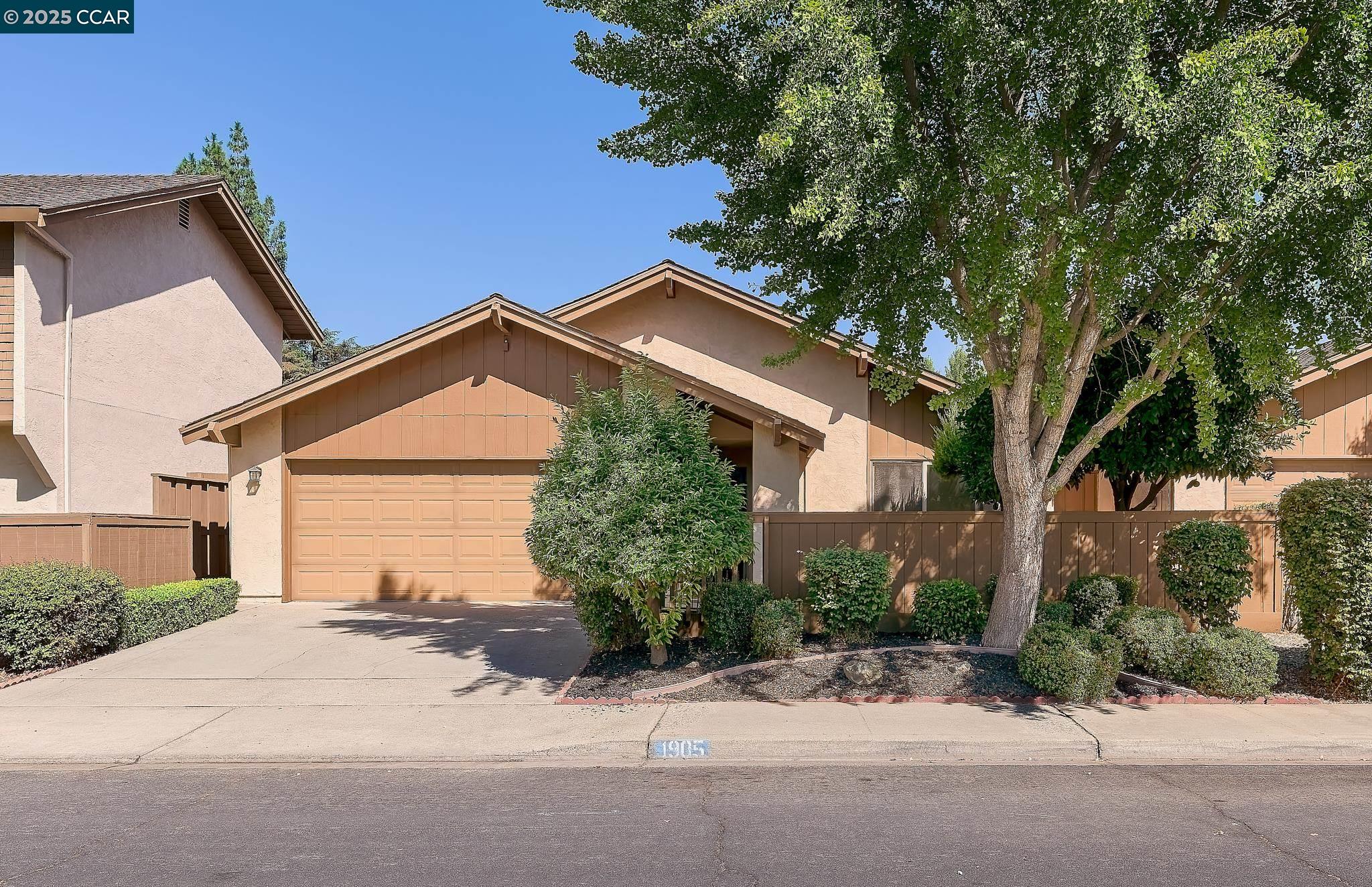 1905 Yellow Oak Dr