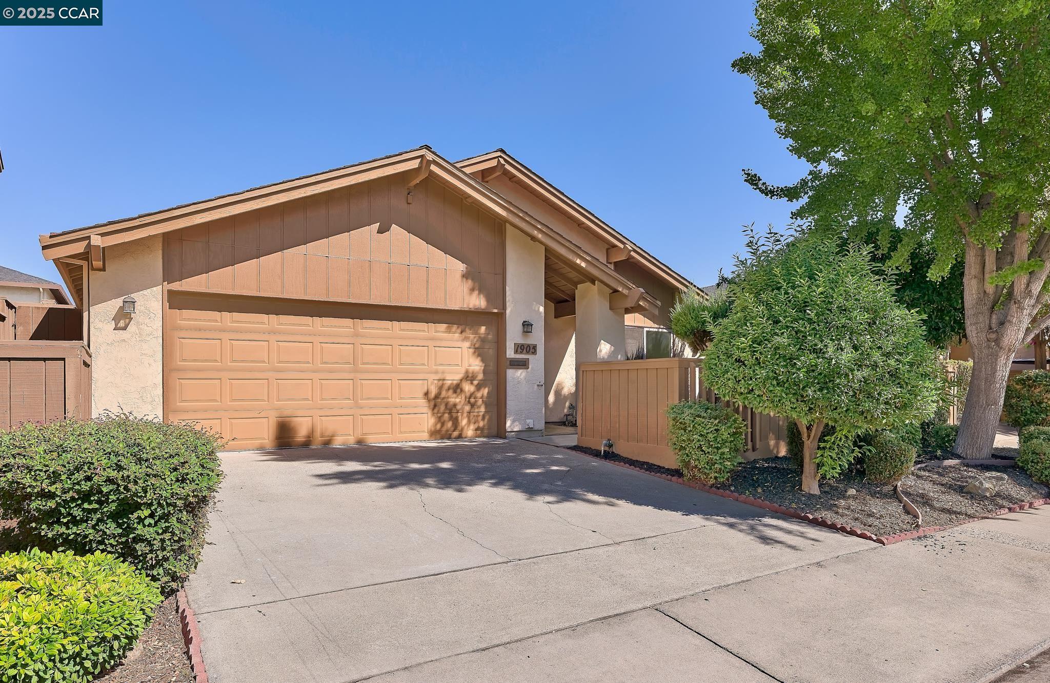 1905 Yellow Oak Dr