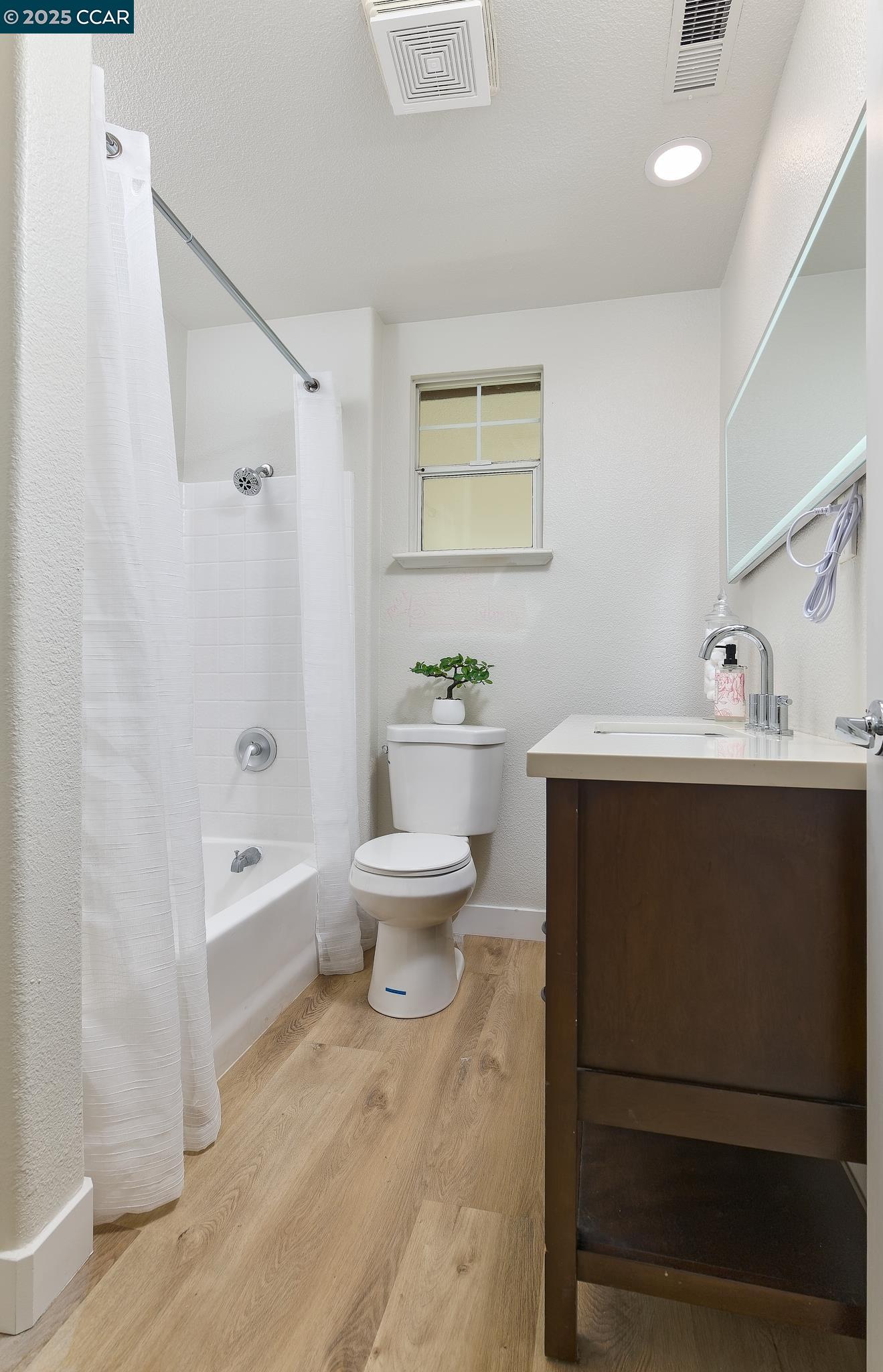 1307 W 8Th St, Antioch