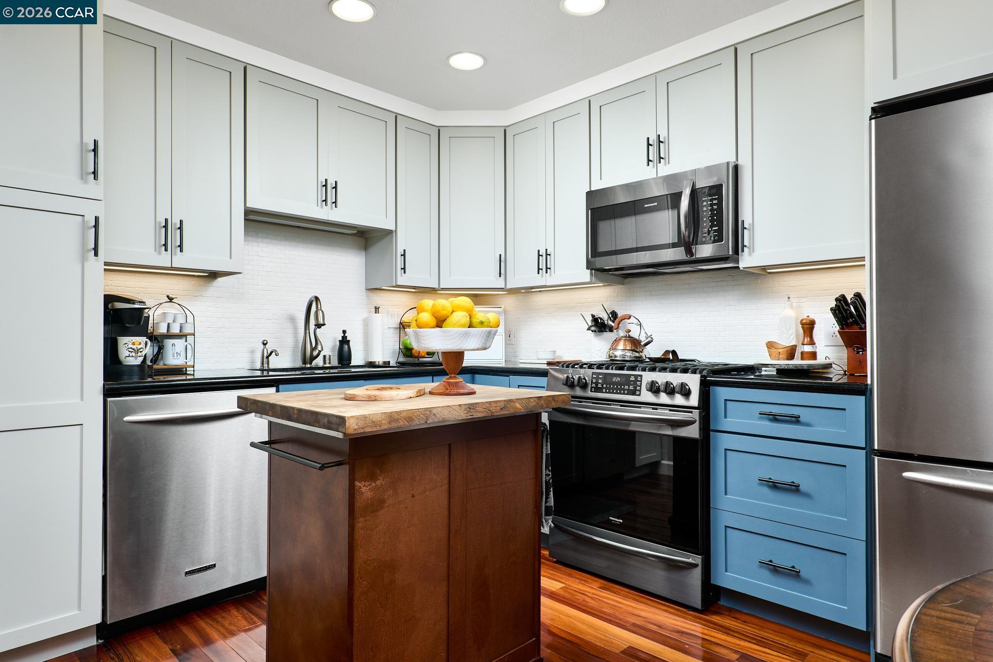 156 Holiday Hills Dr