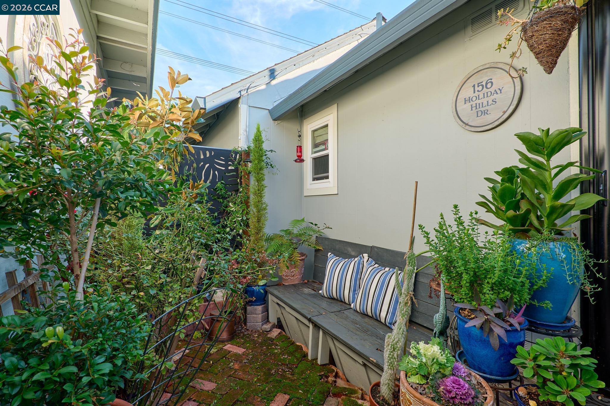 156 Holiday Hills Dr