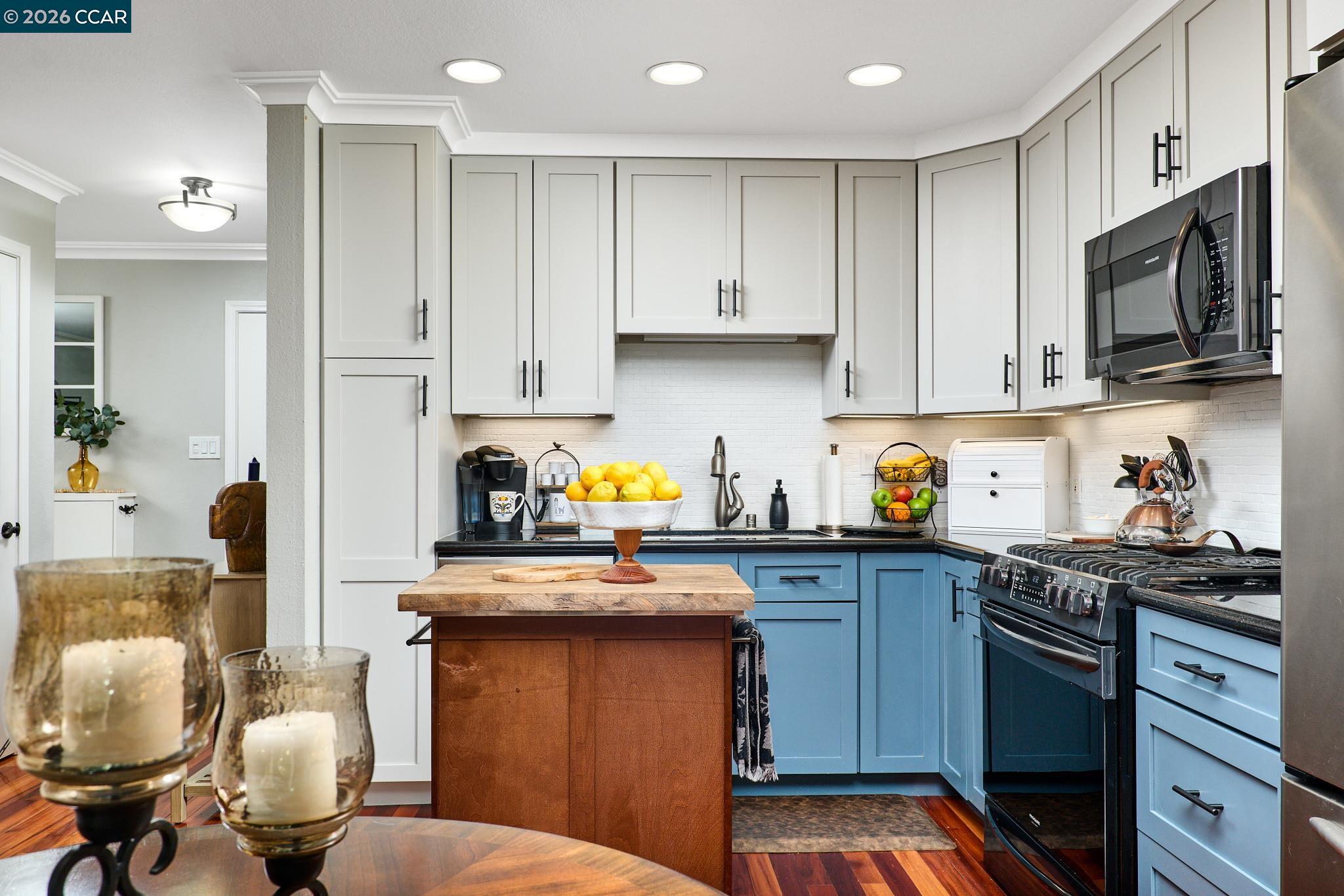 156 Holiday Hills Dr