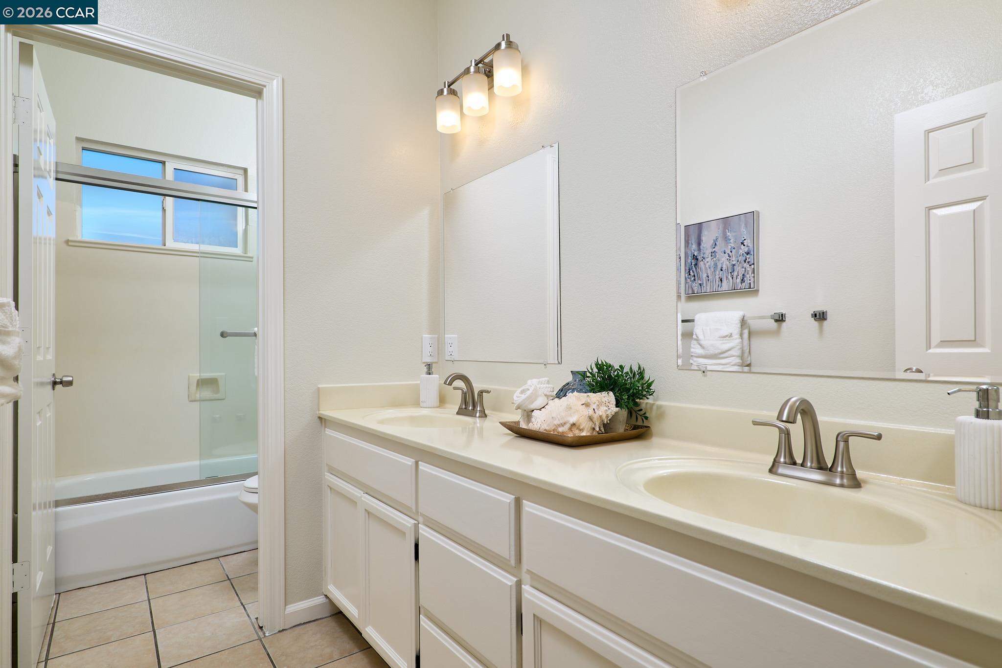 2512 Forty Niner Way