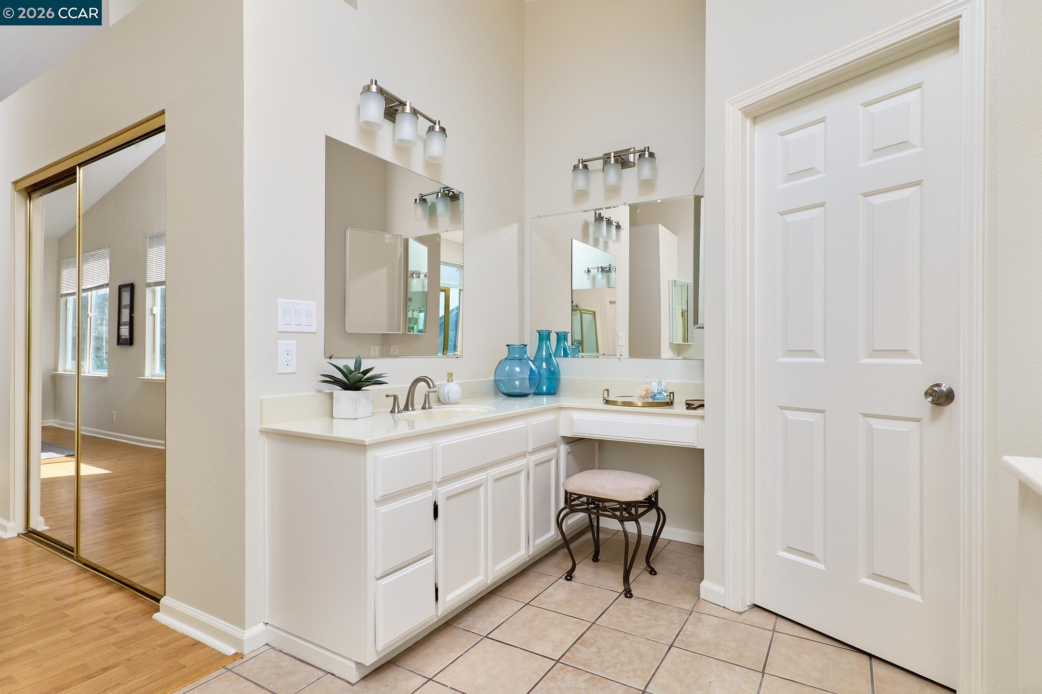 2512 Forty Niner Way