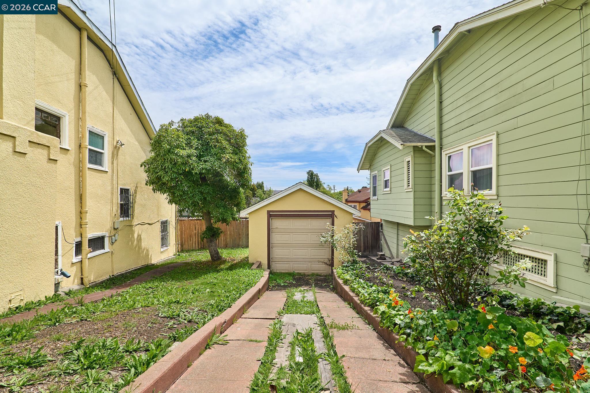 2636 Cole St
