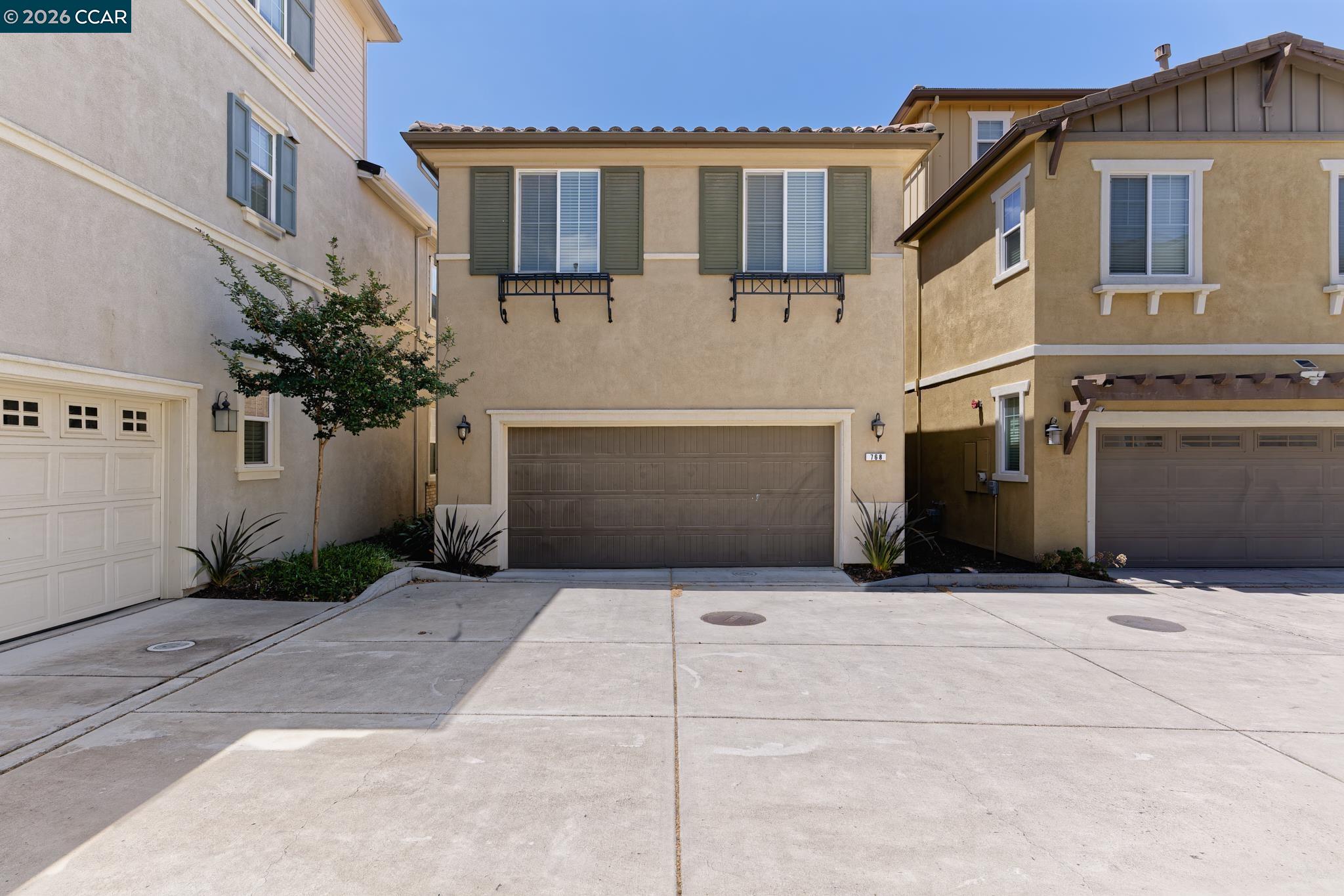 768 King Palm Ln